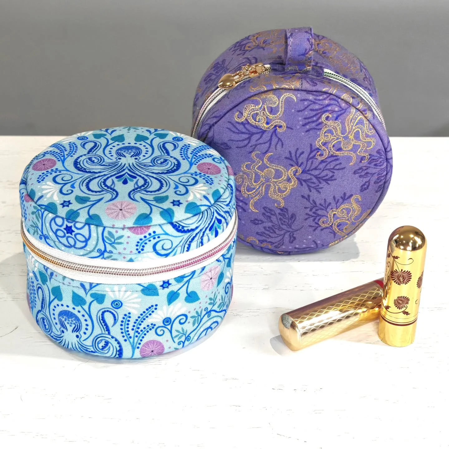 Calling all beginners! This pattern has been put together with you in mind. It may look complicated, but uses simple techniques to get great results. 
If you are looking for something to make for craft fairs or as gifts, the Zippy Circle Pouch is for