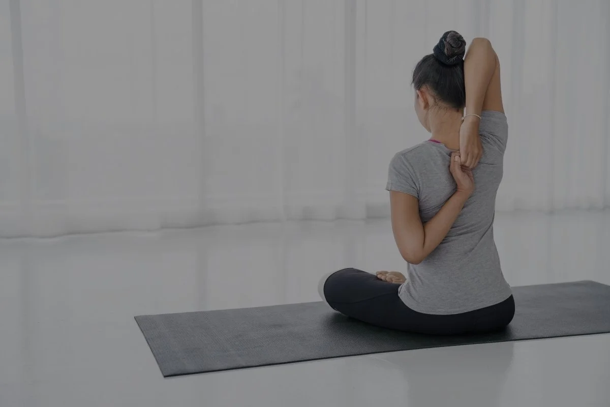 Rutina de yoga para empezar el día con energía y claridad