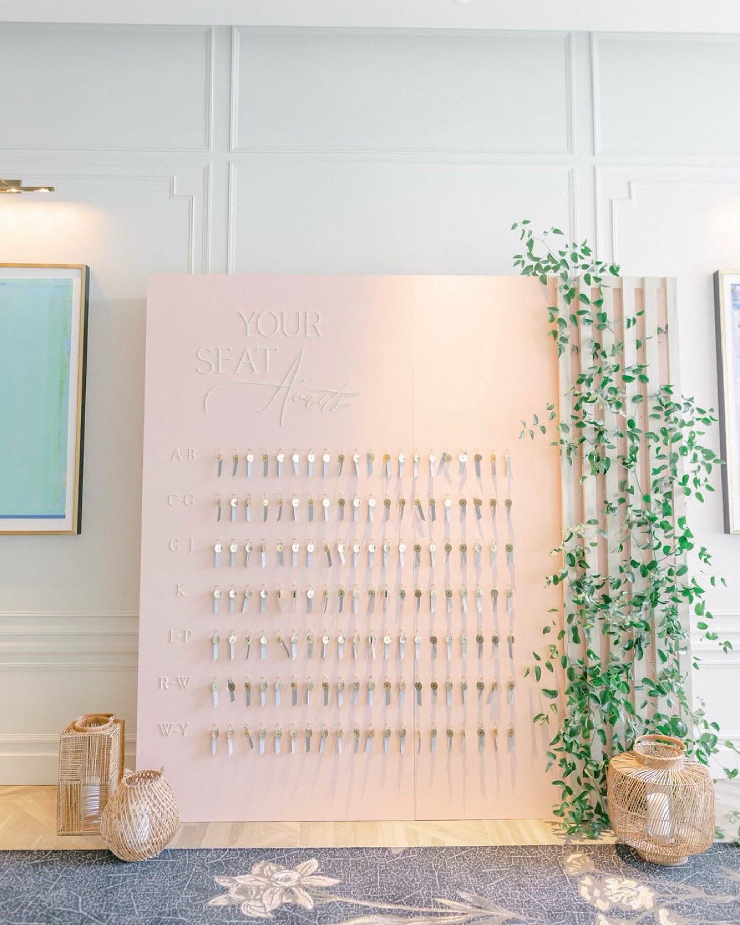 Lovin&rsquo; on this elegant escort display that we elevated with smilax! 🤍🌿 

📸 &mdash; @samaremanphoto 
Venue &mdash; @thecottonwoodhotel 
Wedding Planner &mdash; @occasiondesigned 
Cake &mdash; @thecakespecialist 

The bride did all her own des