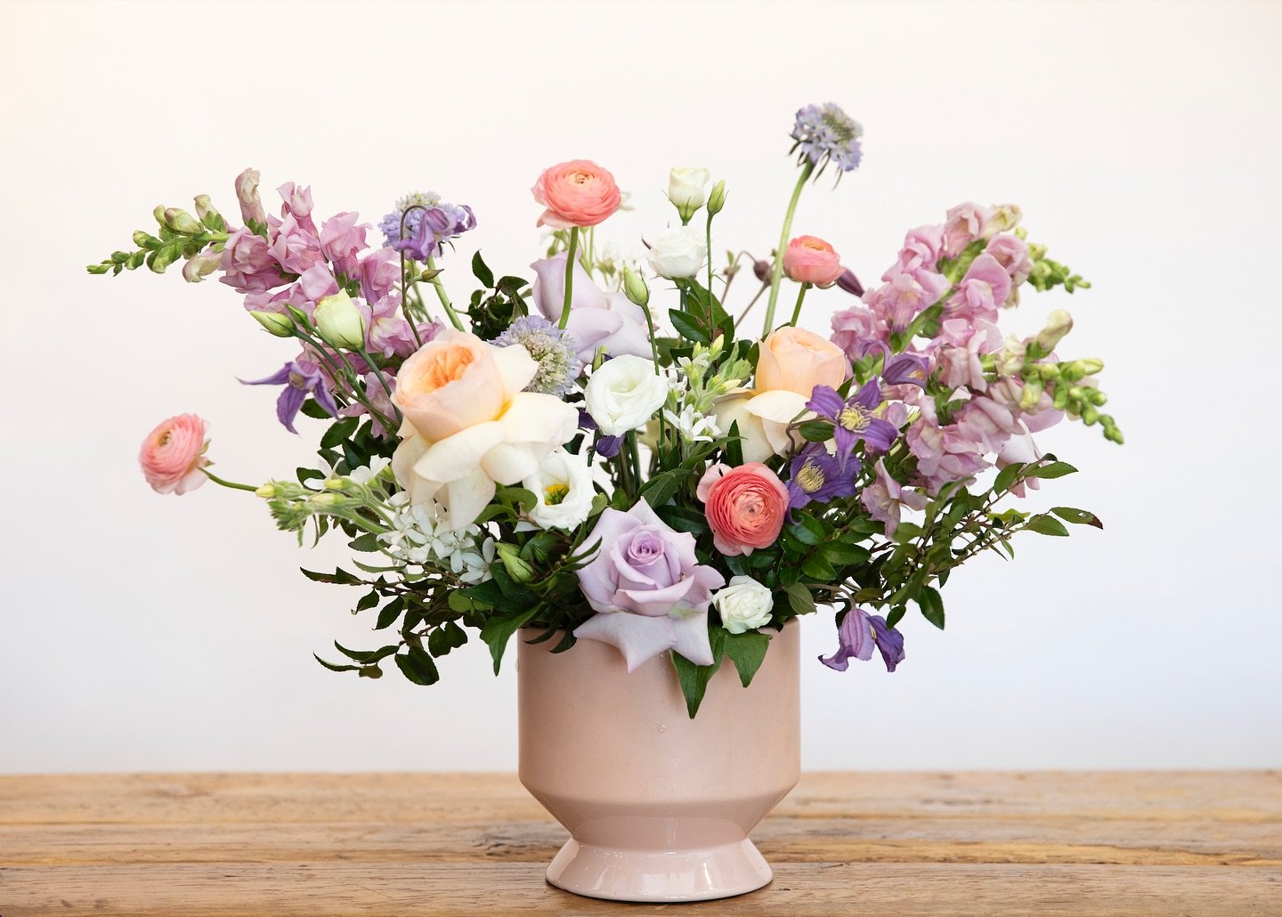 Administrative Professionals Day is this Wednesday! Celebrate those who keep our business lives organized with the power of flowers. 🥳

Surprise your admin assistant with an arrangement or better yet order a Bouquet Bundle and have something deliver