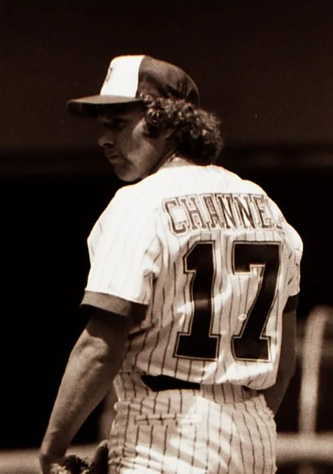 But wait— Low-placed numbers…. Name on back… it occurred to me suddenly. Yes, the Braves DID briefly use names on back, in early 1976, and literally for only a few weeks. When mogul Ted Turner bought the team, he outfitted them with flashy new unifor