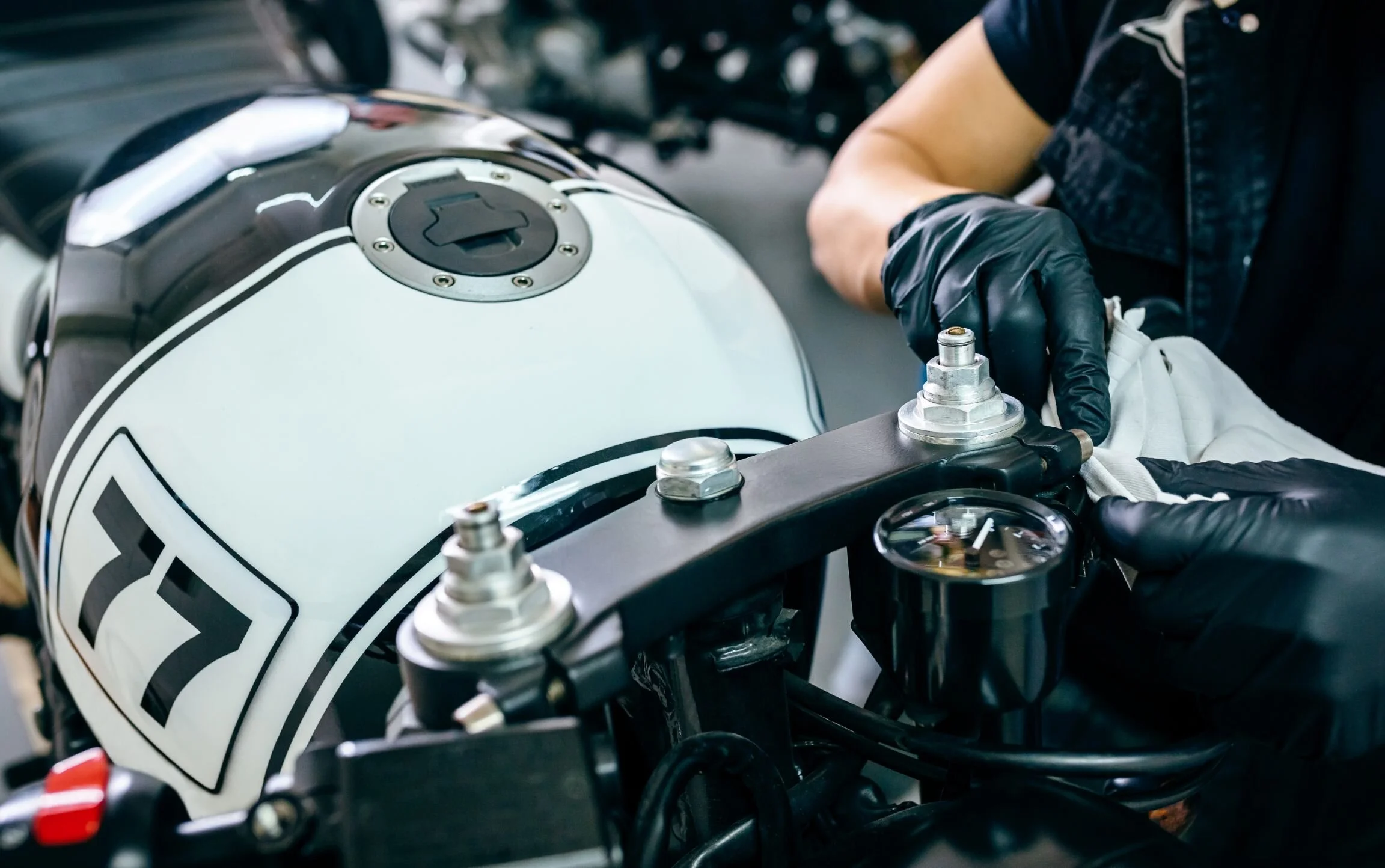mechanic-cleaning-a-motorcycle-72MER7Y.jpg