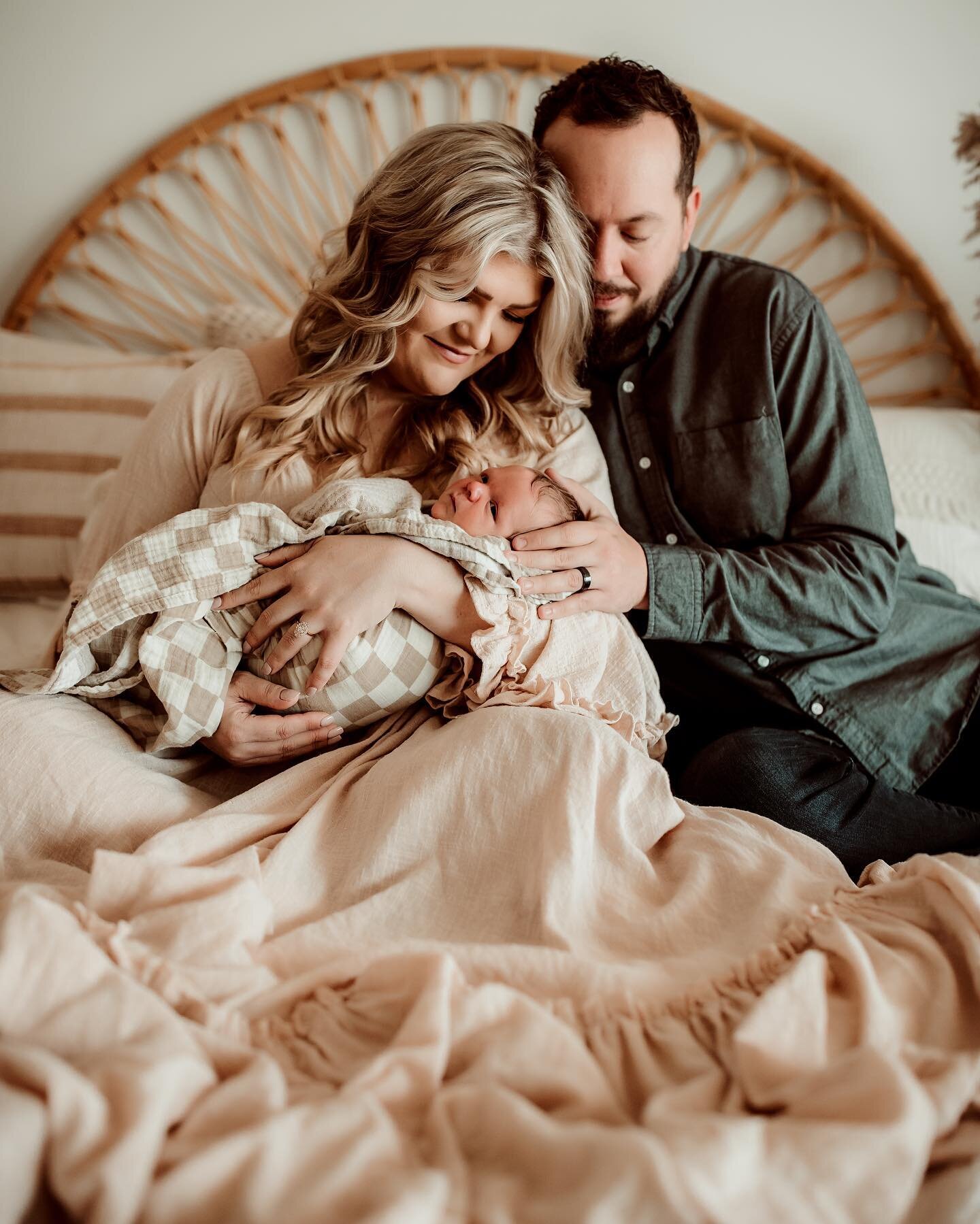 I really need more than 10 squares for this gorgeous little family. 🤩

#wichitaphotographer #kansasphotographer #ictphotographer #childhoodphotography #motherhood #motherhoodphotography #hellostoryteller #motherhoodiscolorful #emotionalstorytelling 