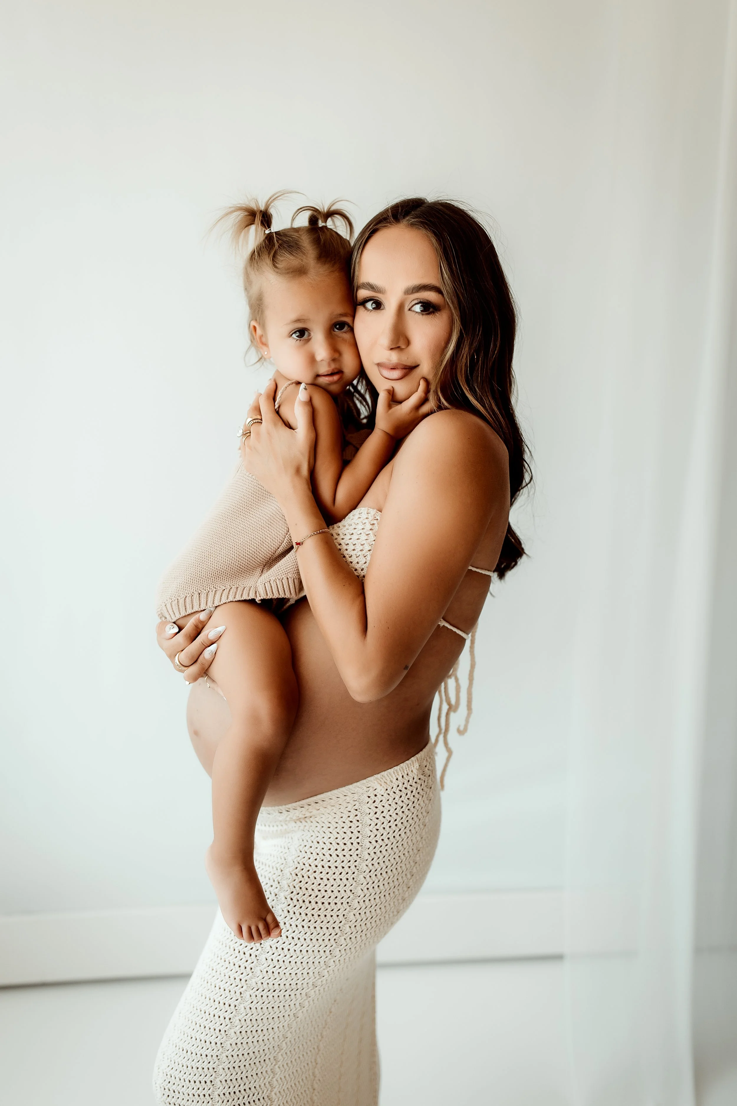 maternity mother and daughter 