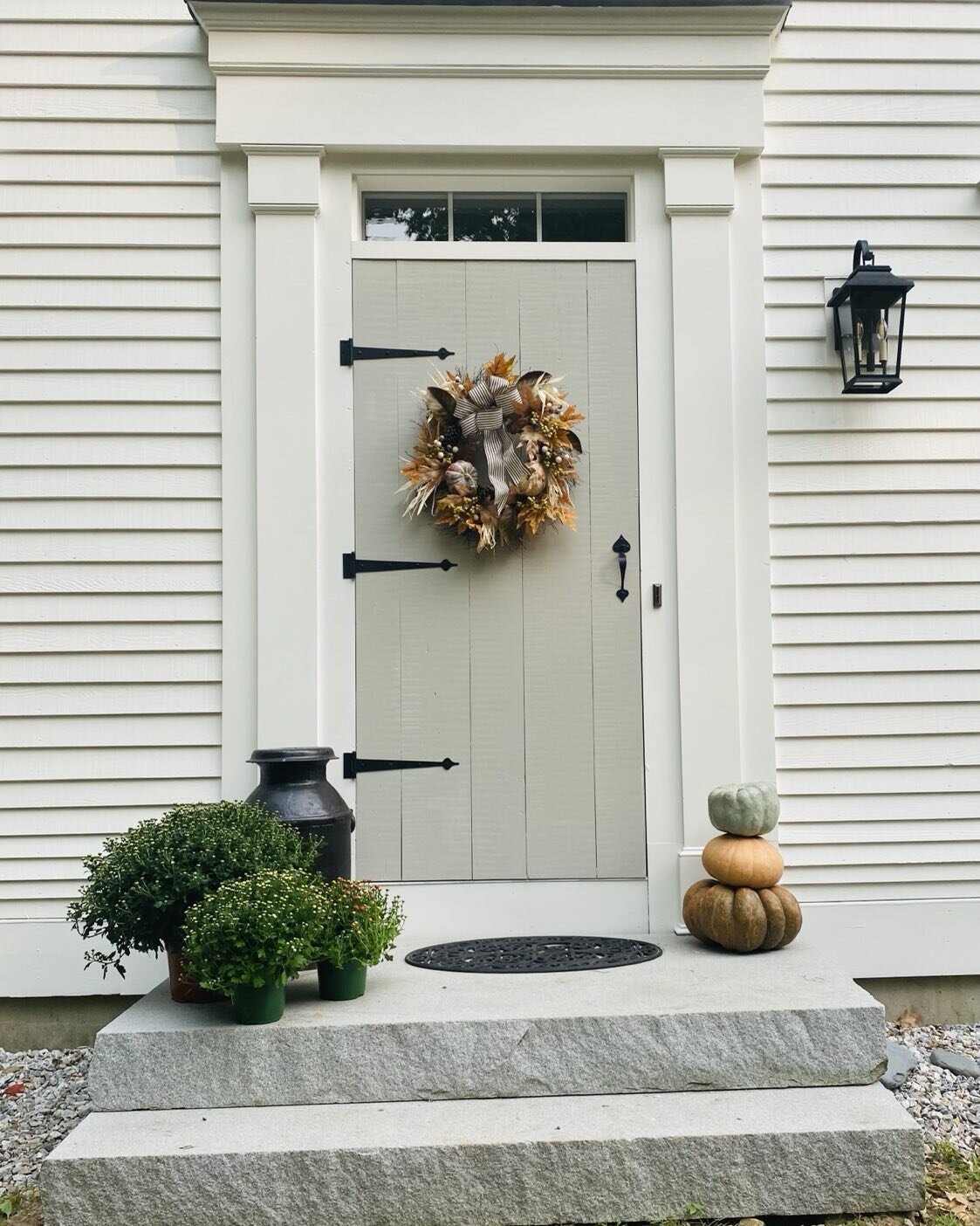 Happy September 1st. I can&rsquo;t wait to recreate this look for our front door again this year.  #interiordesigner  #falldecor #mums #colonial #colonialhouse #newenglandstyle #newhampshire #Fall #seasons #newengland #frontdoor #princesspumpkins #pu