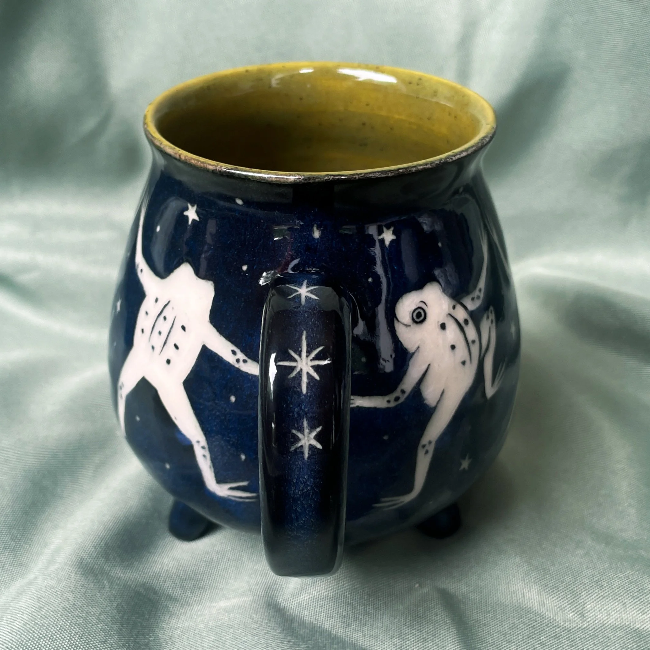 dancing frog cauldron mug c sideview.JPEG