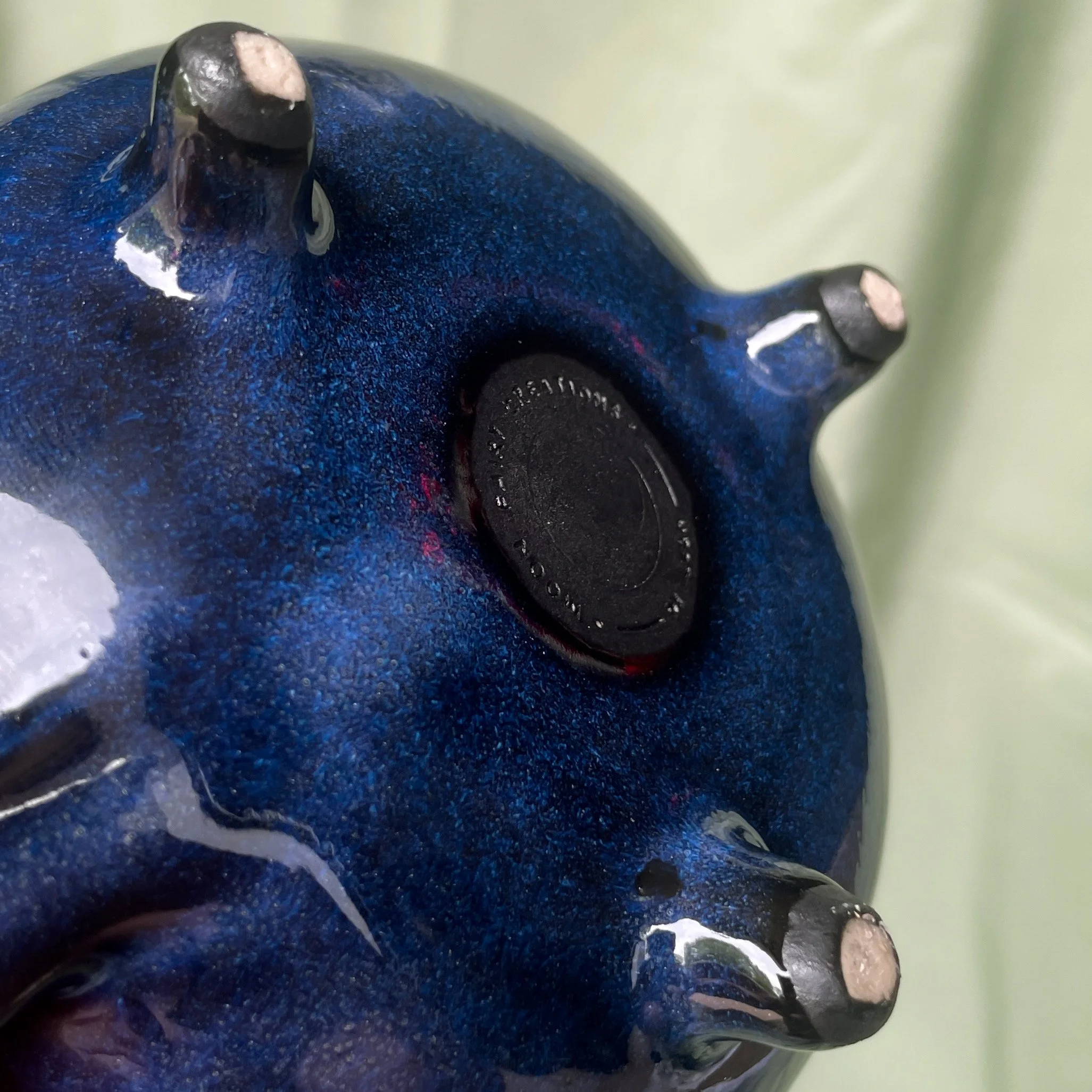 dancing frog cauldron mug a bottom feet.JPEG