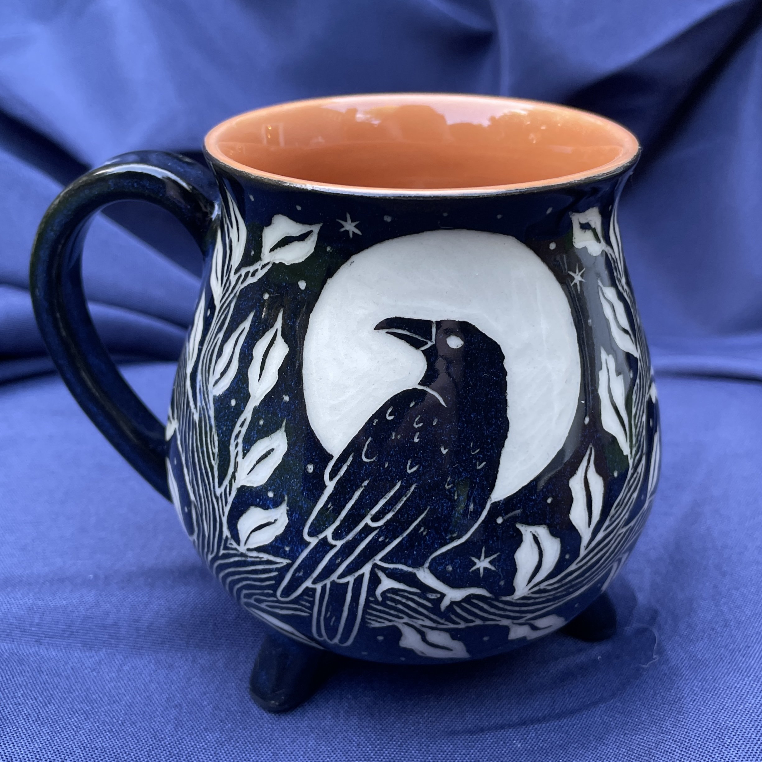 cauldron mug raven A 1.jpg