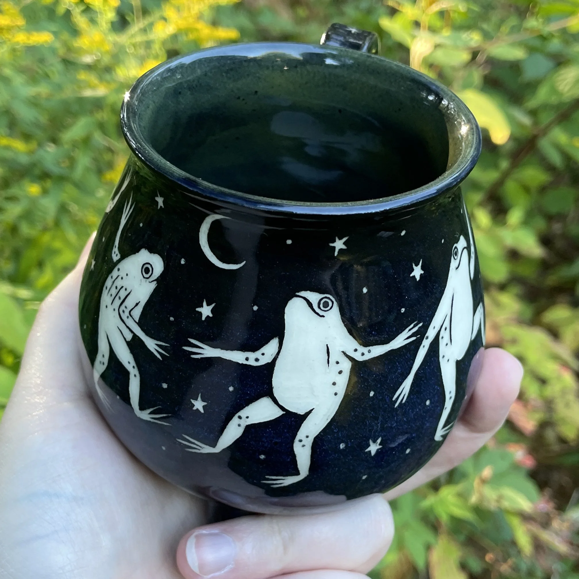 Cauldron Mug - Dancing Frogs C