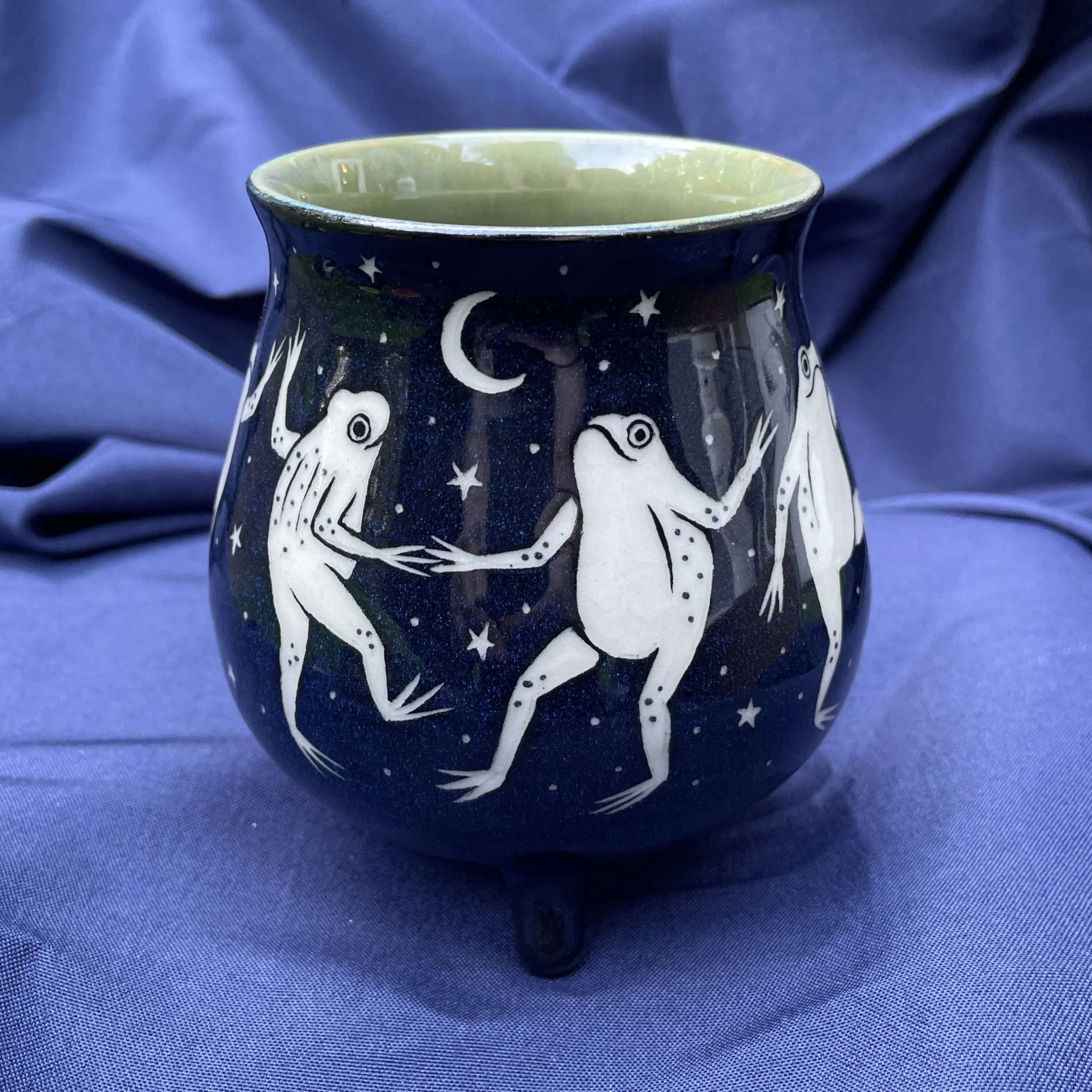 cauldron mug dancing frogs b 6.jpg