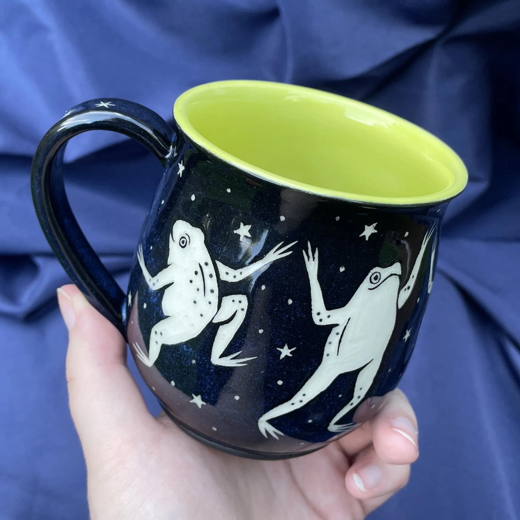 mug dancing frogs A 2.jpg