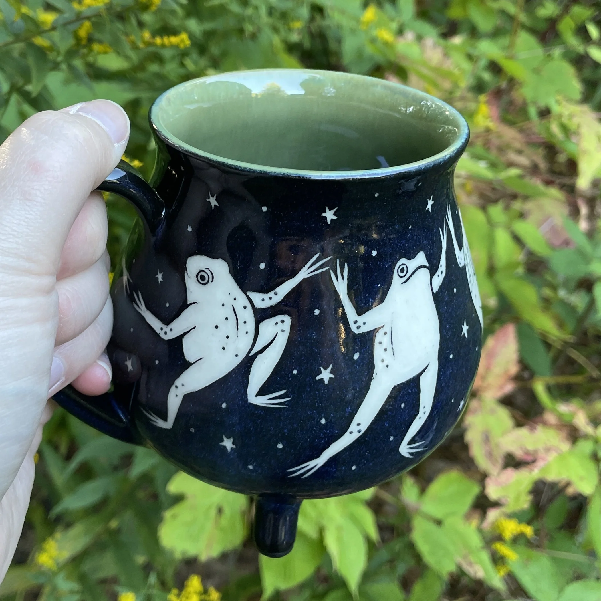 Cauldron Mug - Dancing Frogs B