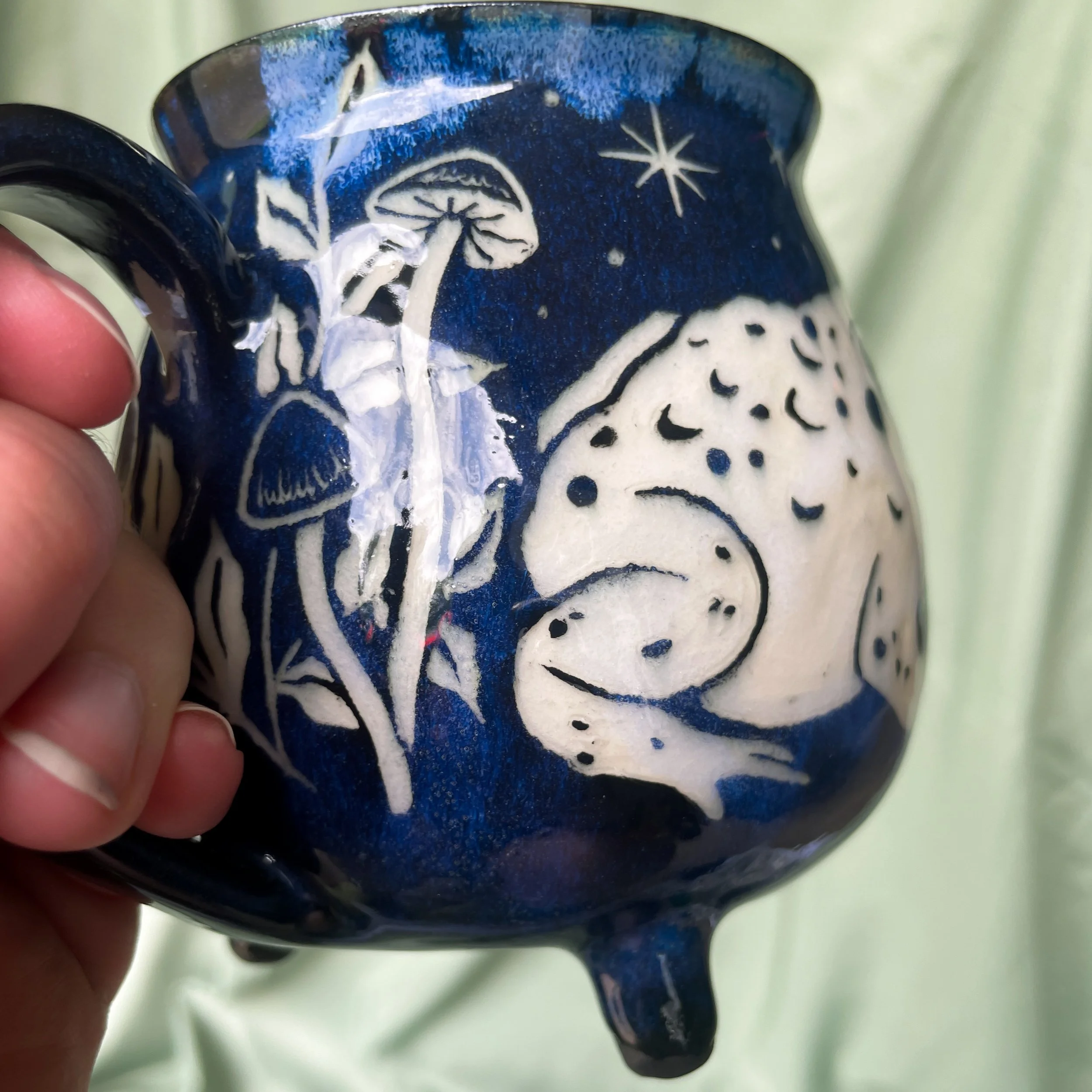 cauldron mug toads droops.JPEG