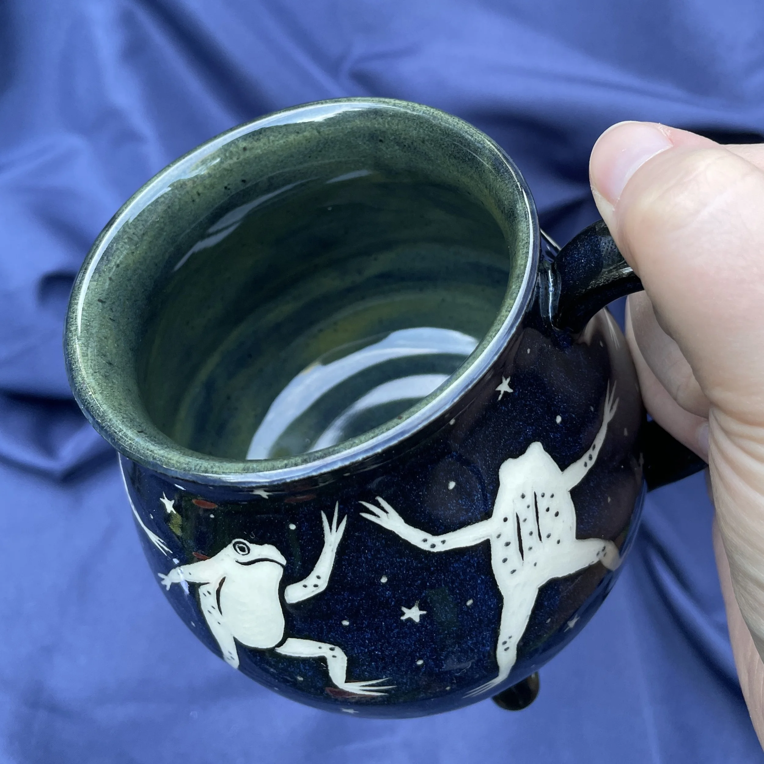 cauldron mug dancing frogs c 3.jpg