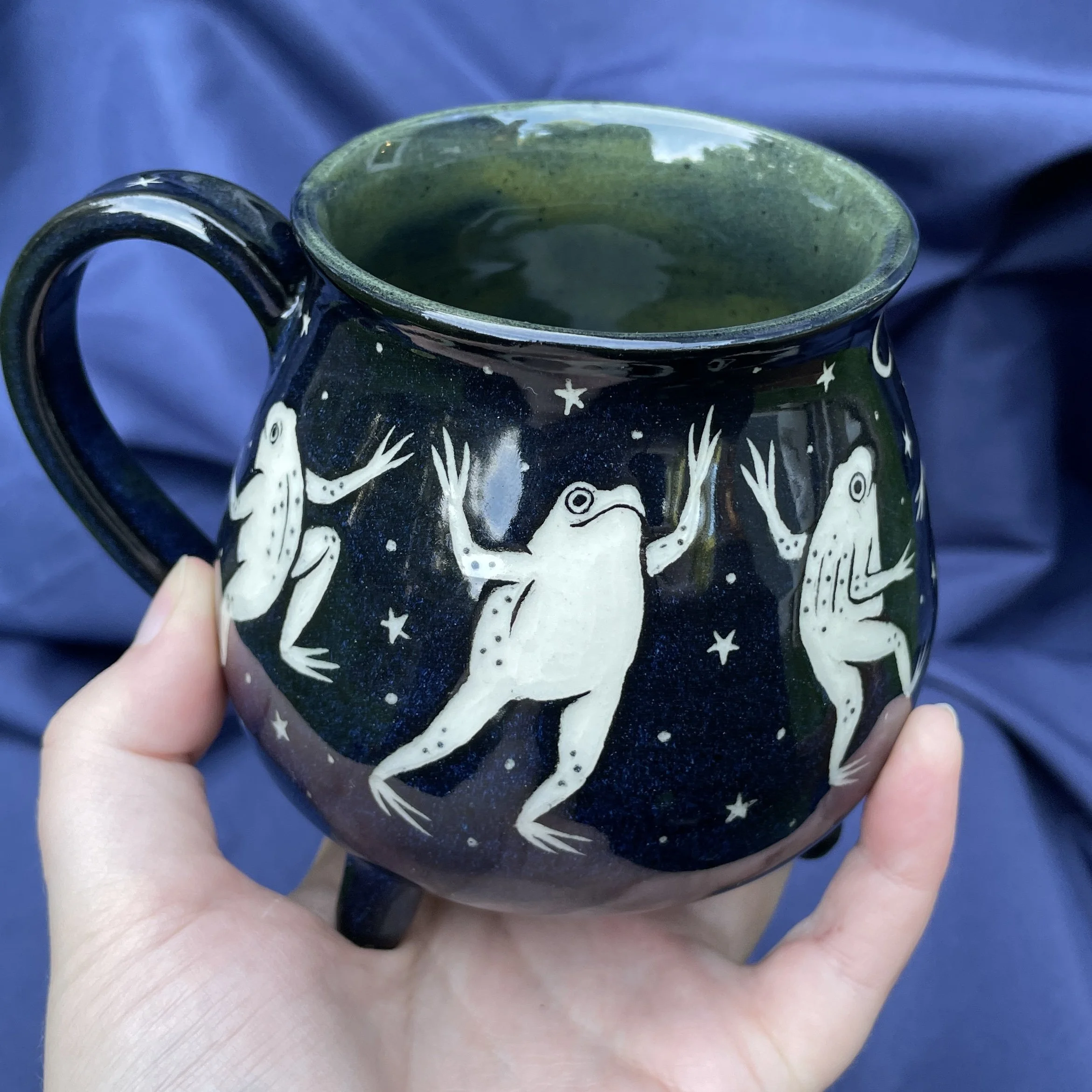 cauldron mug dancing frogs c 1.jpg