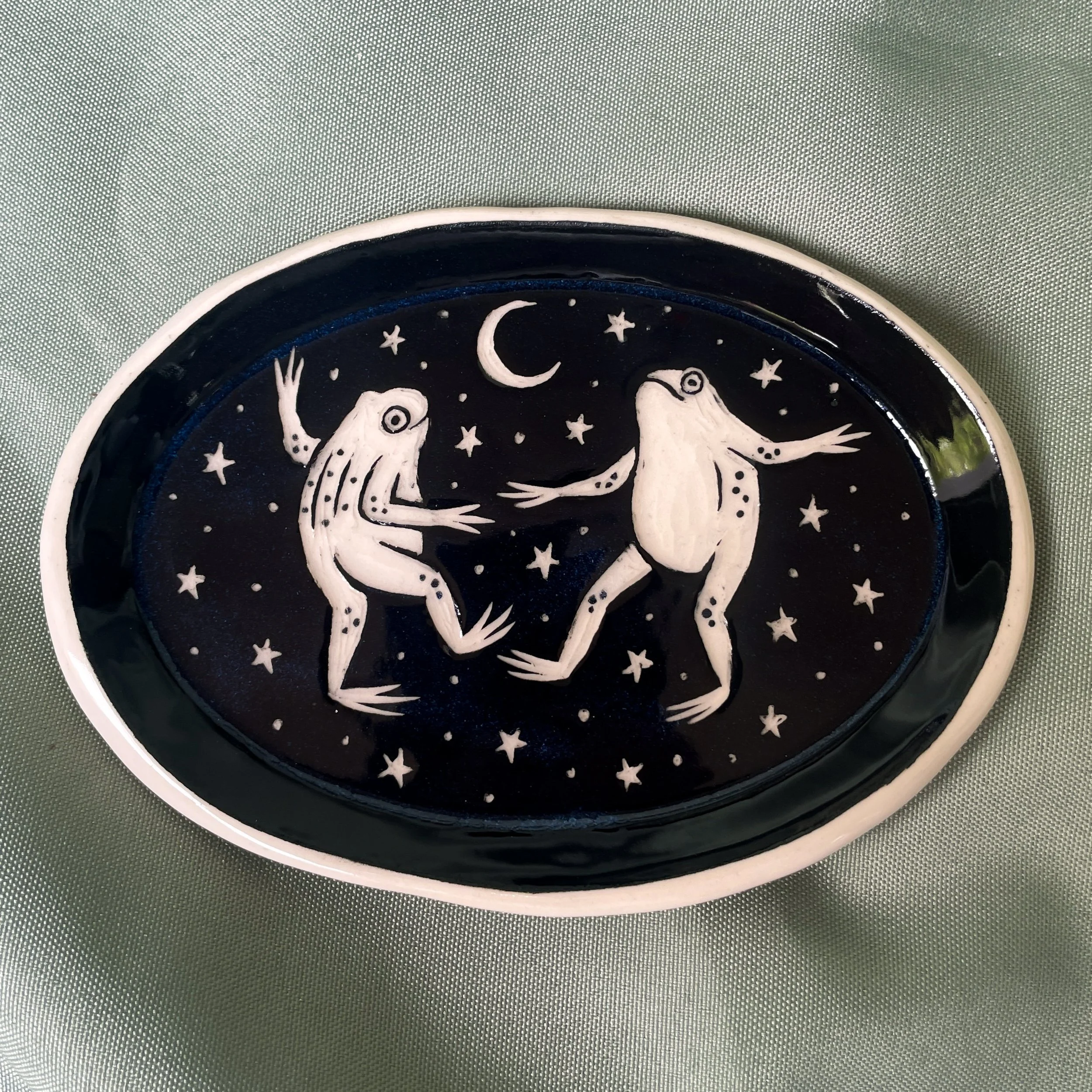 oval trinket dish dancing frogs.JPEG