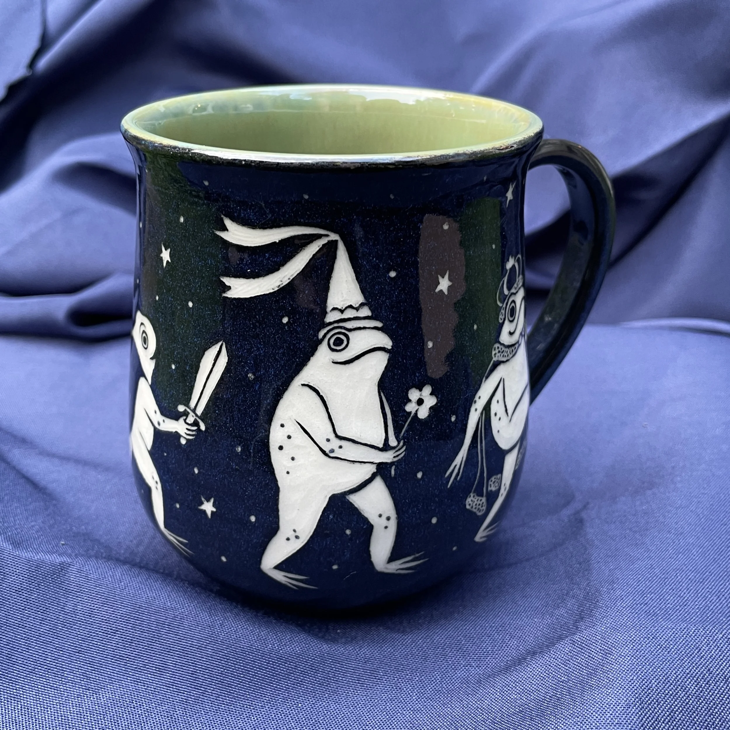 mug medieval frogs a 8.jpg