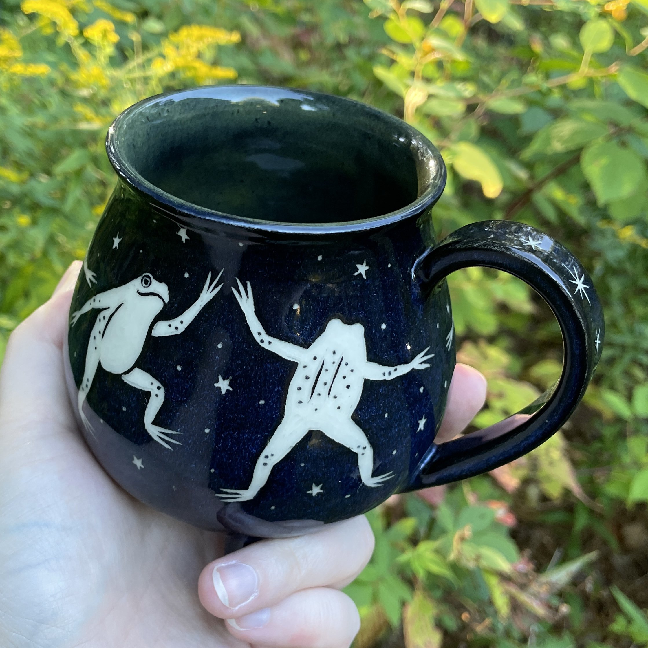 cauldron mug dancing frogs c 11.jpg