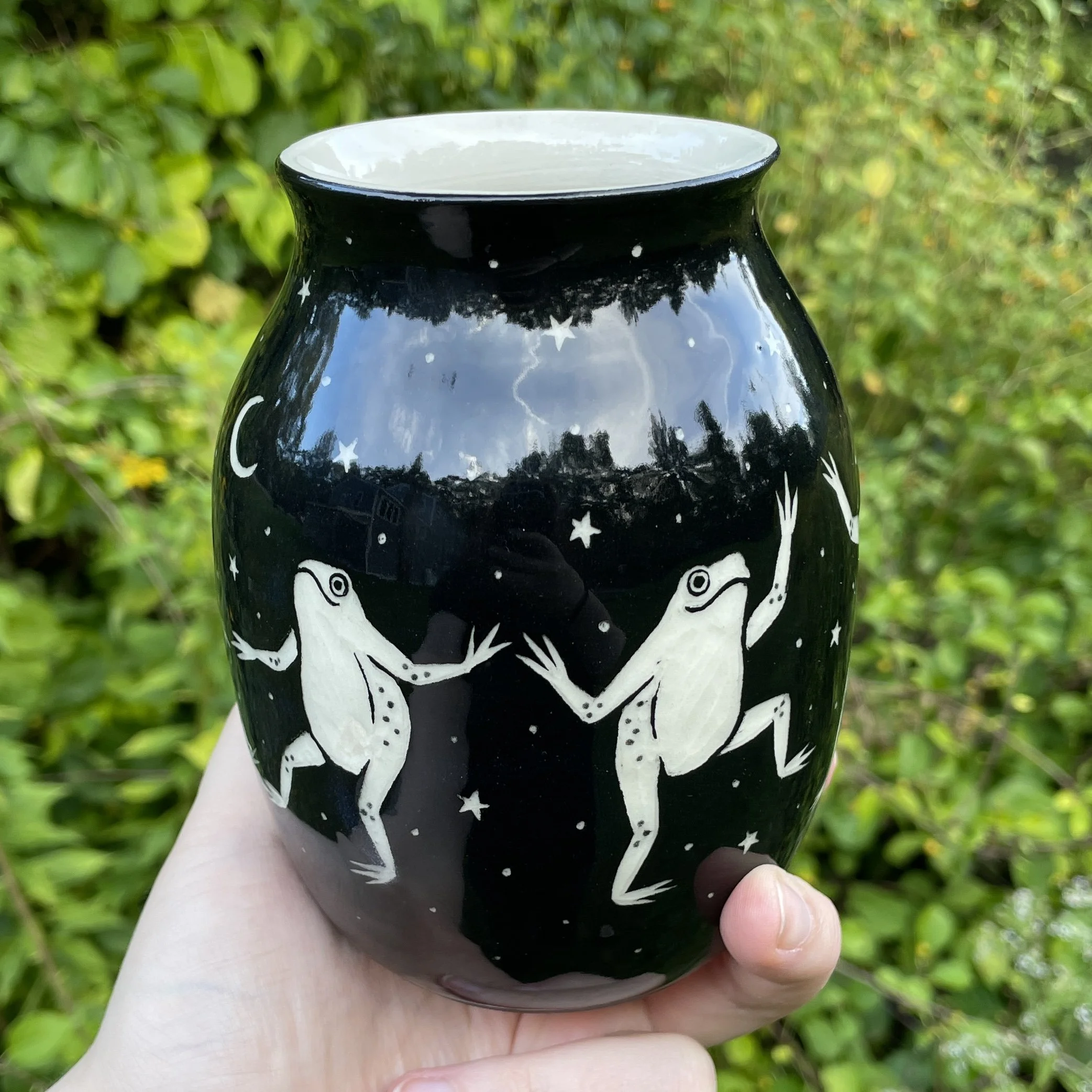 vase dancing frogs 3.JPG