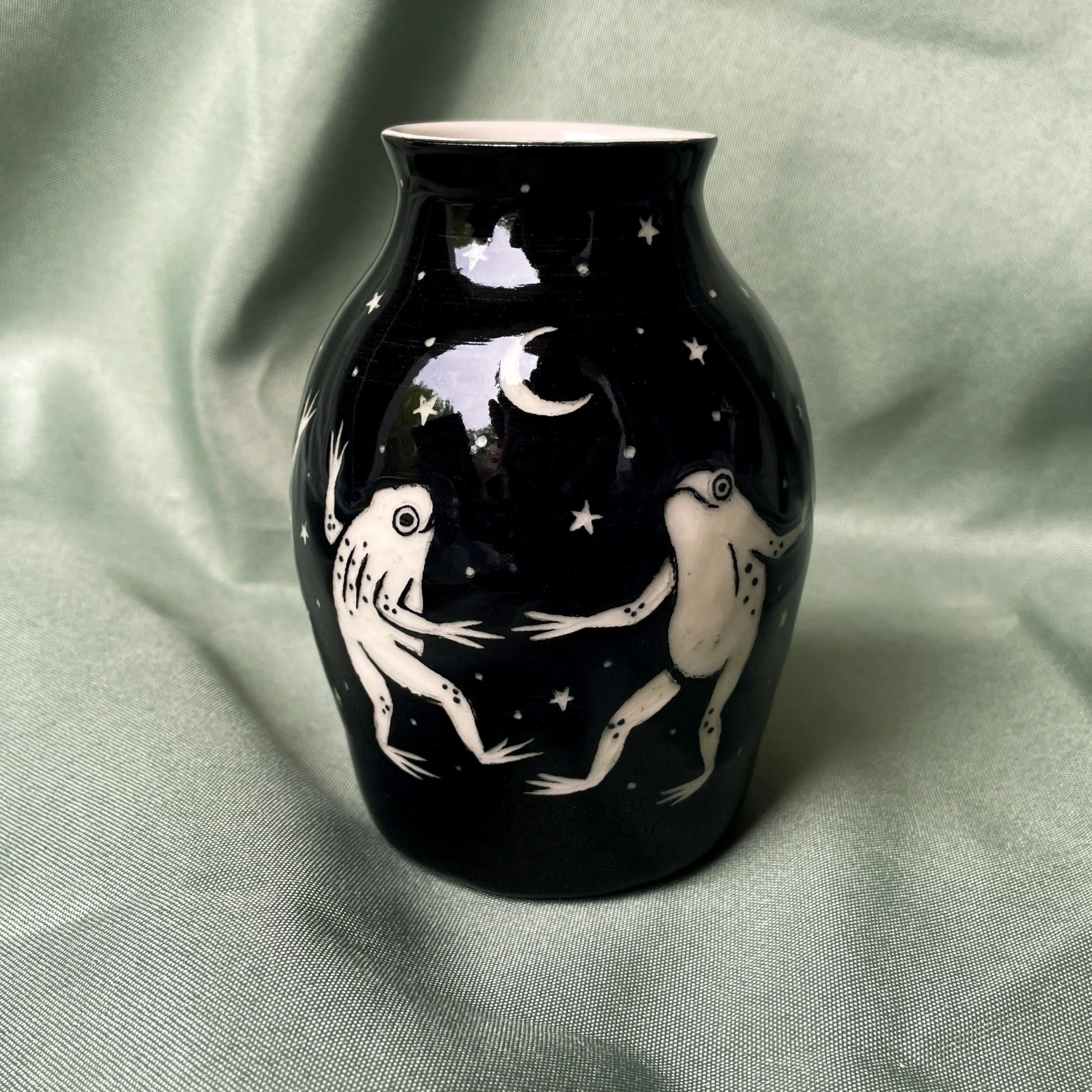 dancing frog vase 3.JPEG