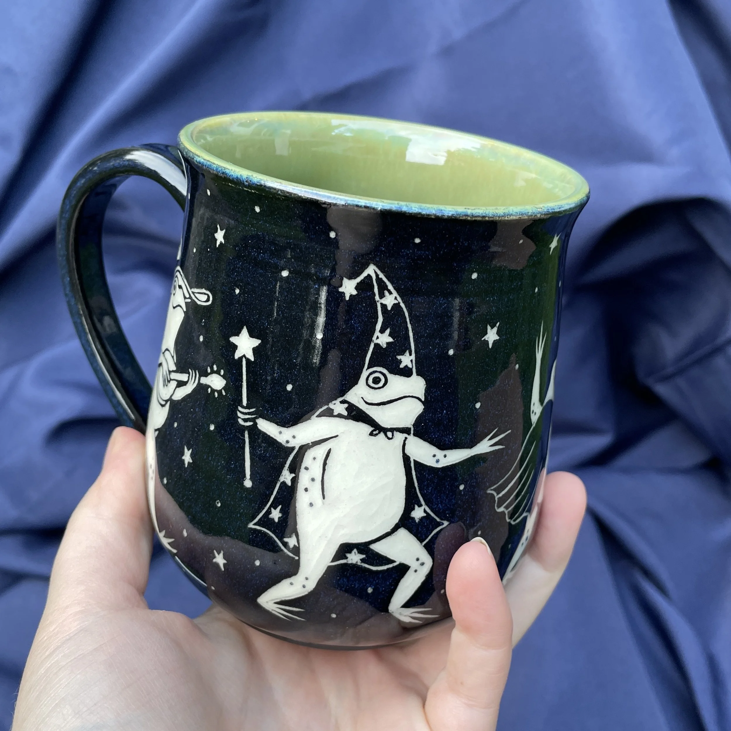 mug medieval frogs a 1.jpg