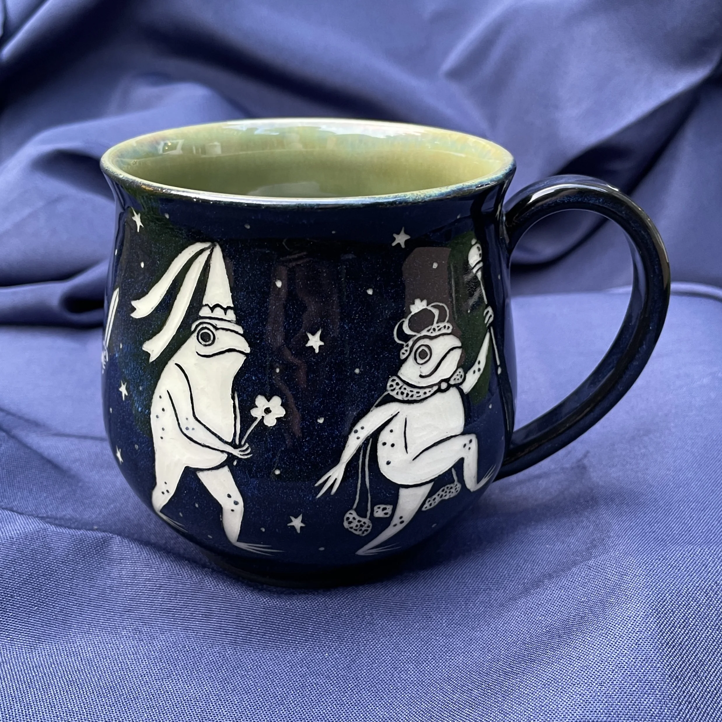 mug medieval frogs B 7.jpg