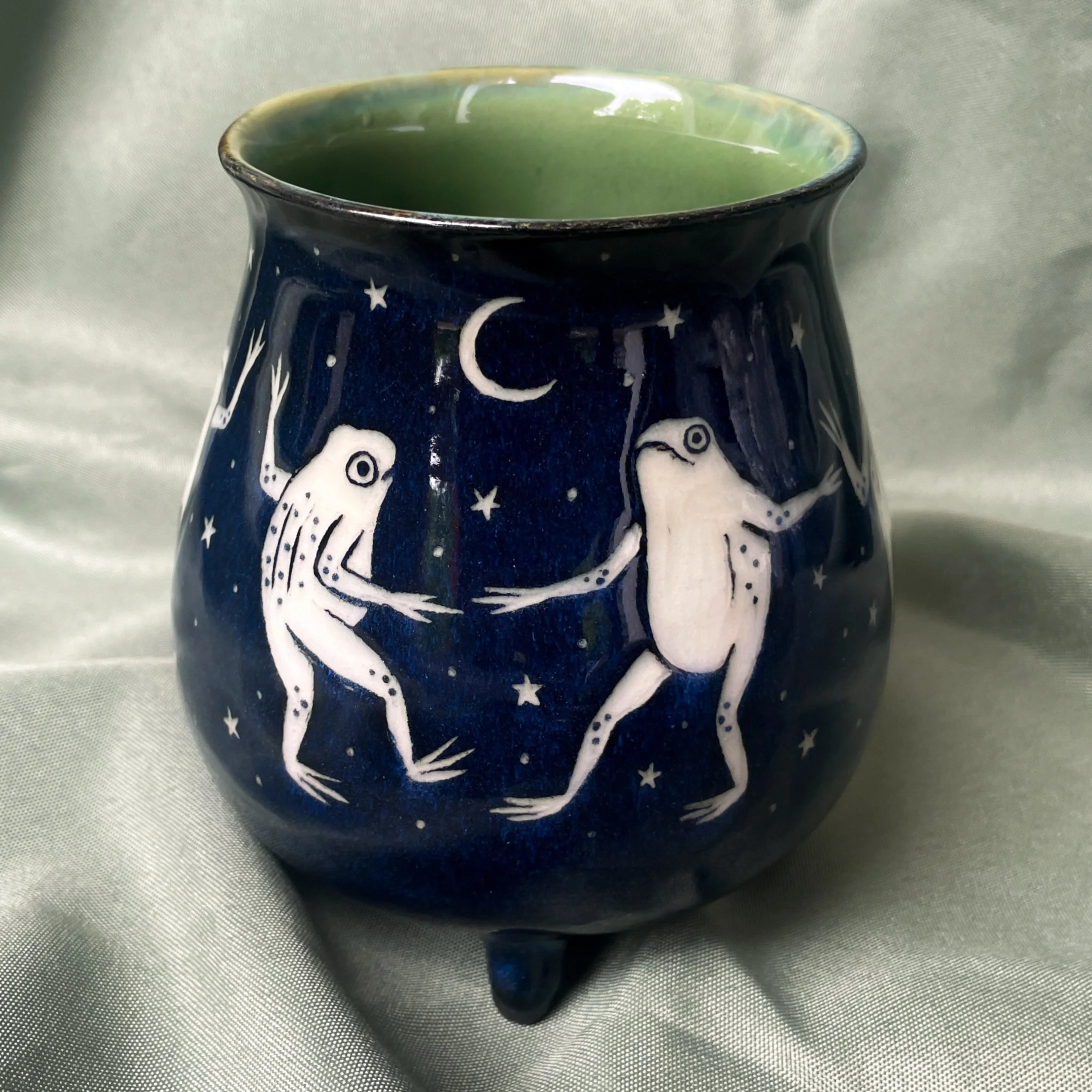 dancing frog cauldron mug b sideview 2.JPEG