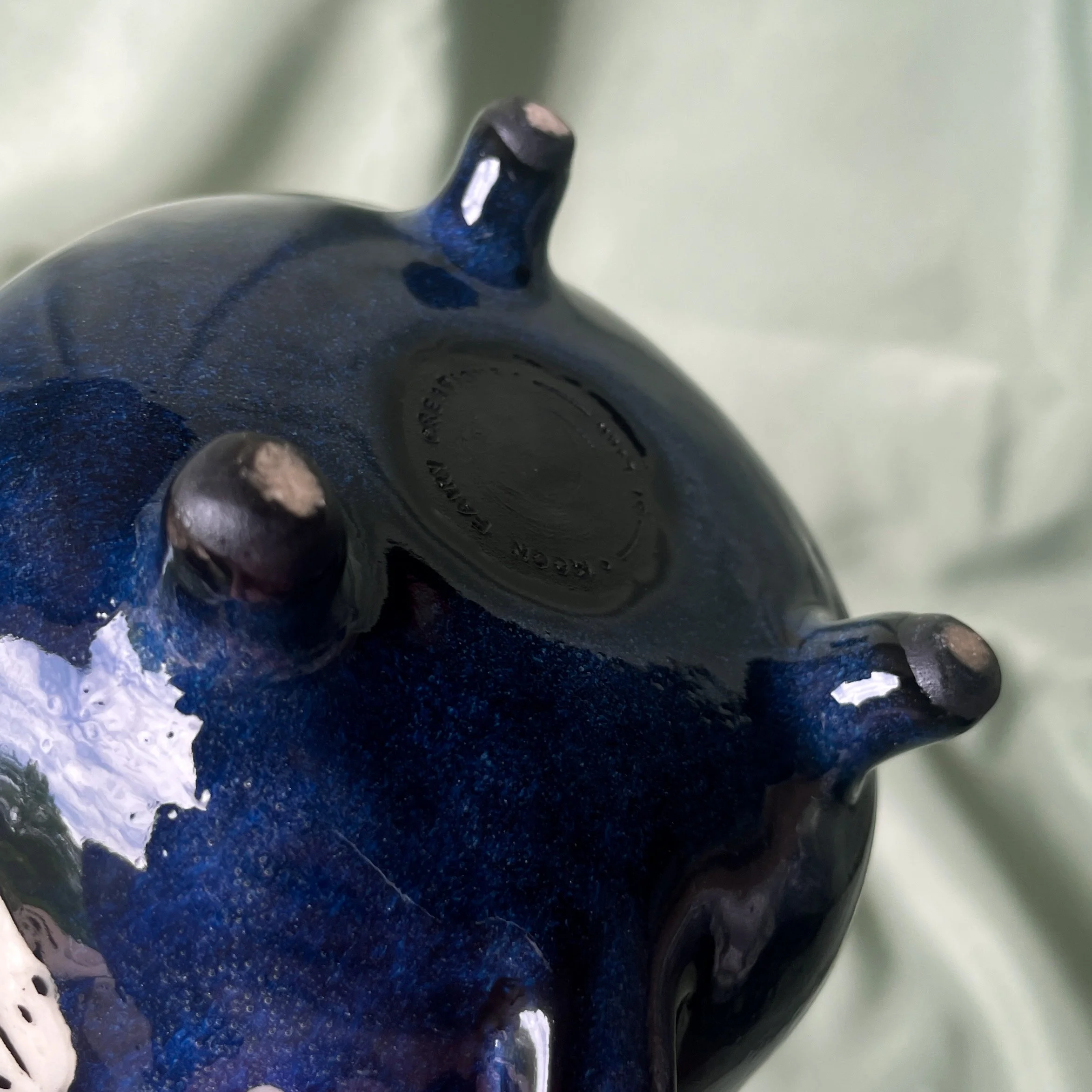 cauldron mug toads bottom feet.JPEG
