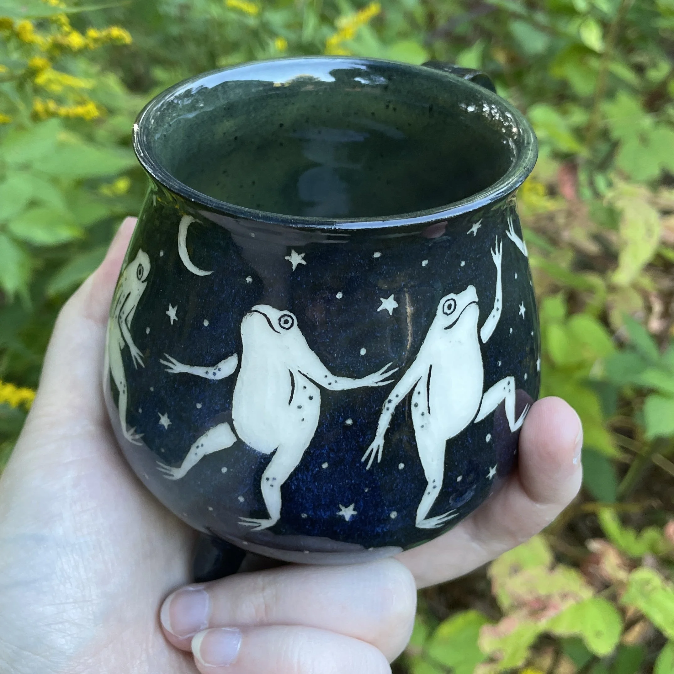 cauldron mug dancing frogs a 10.jpg