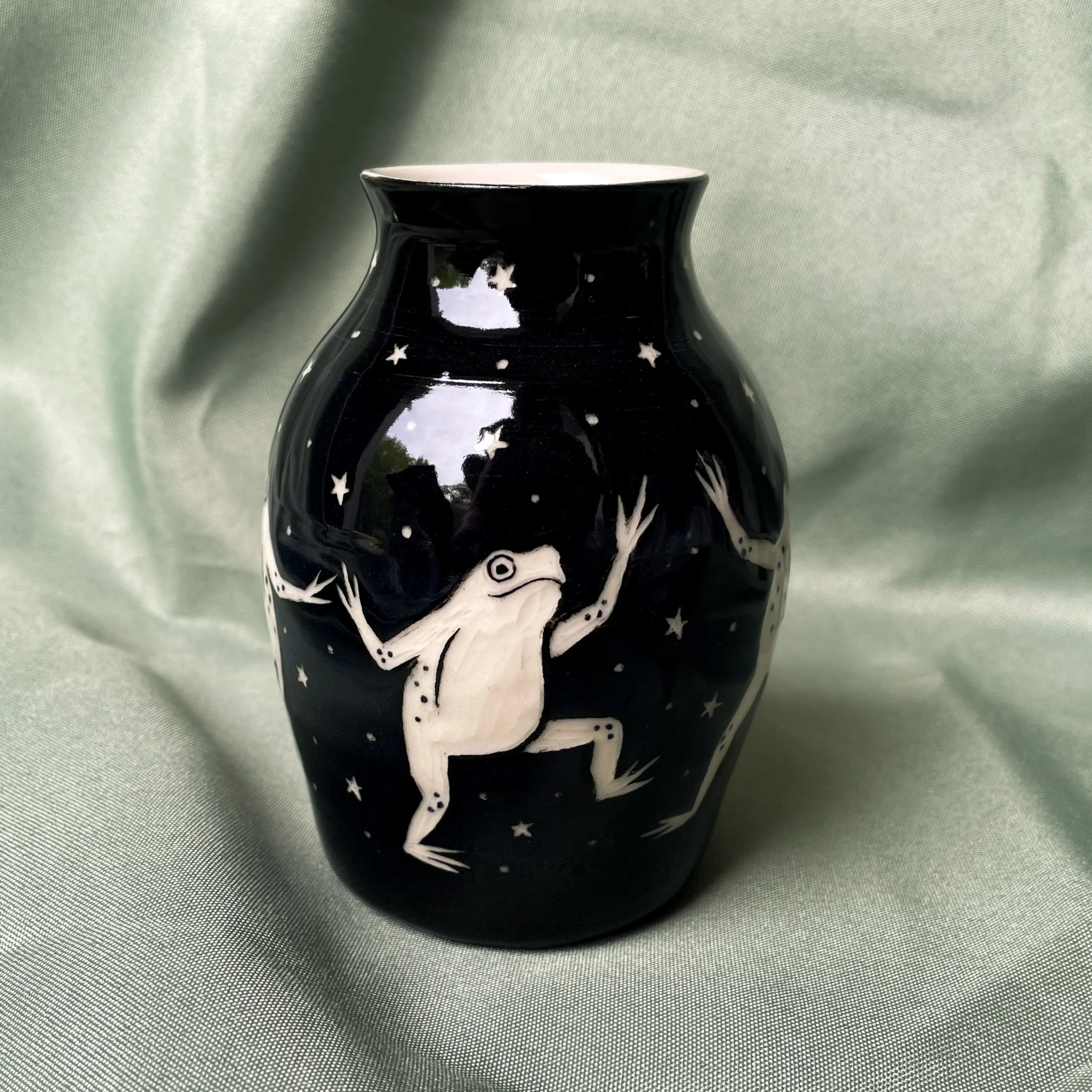 dancing frog vase 1.JPEG