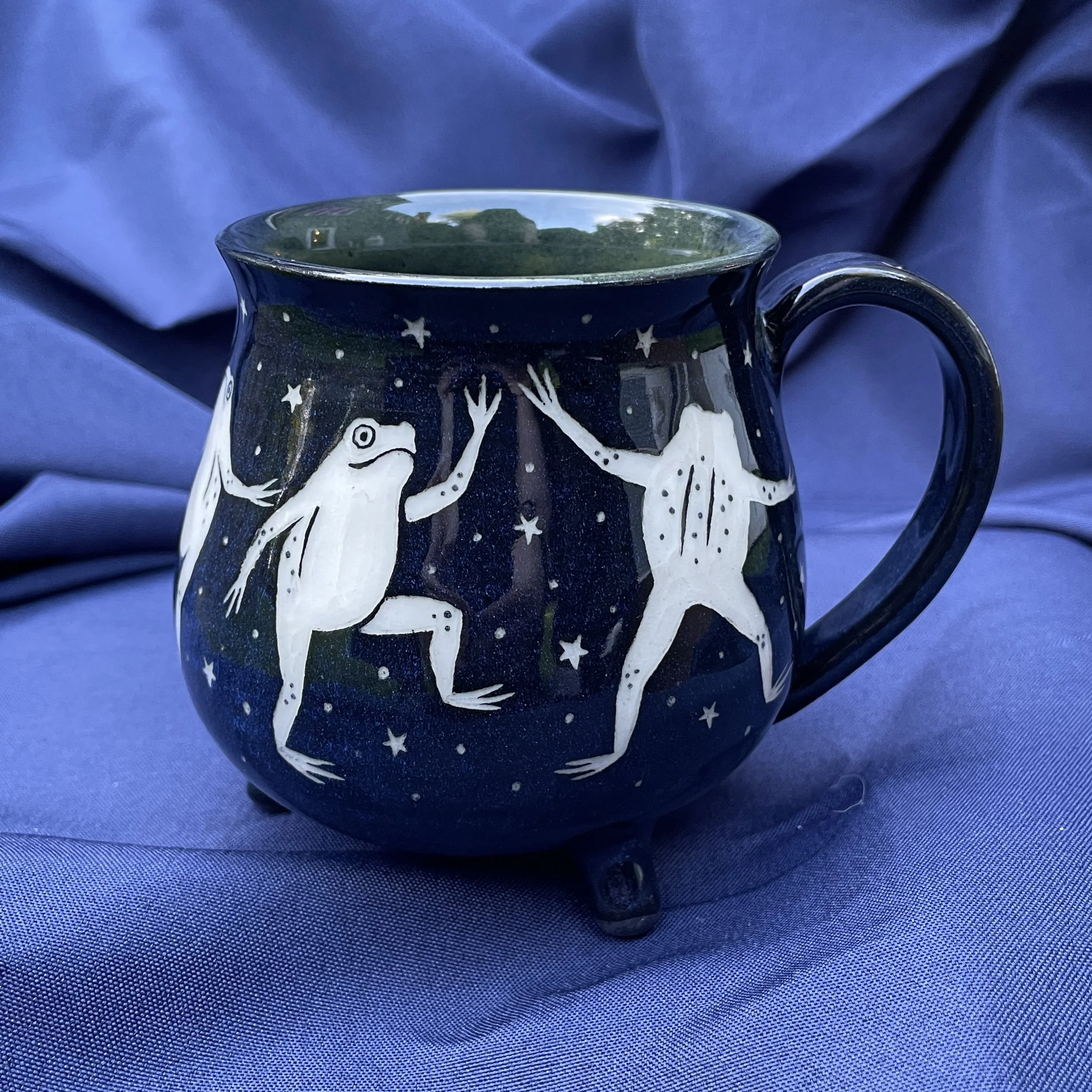 cauldron mug dancing frogs a 6.jpg