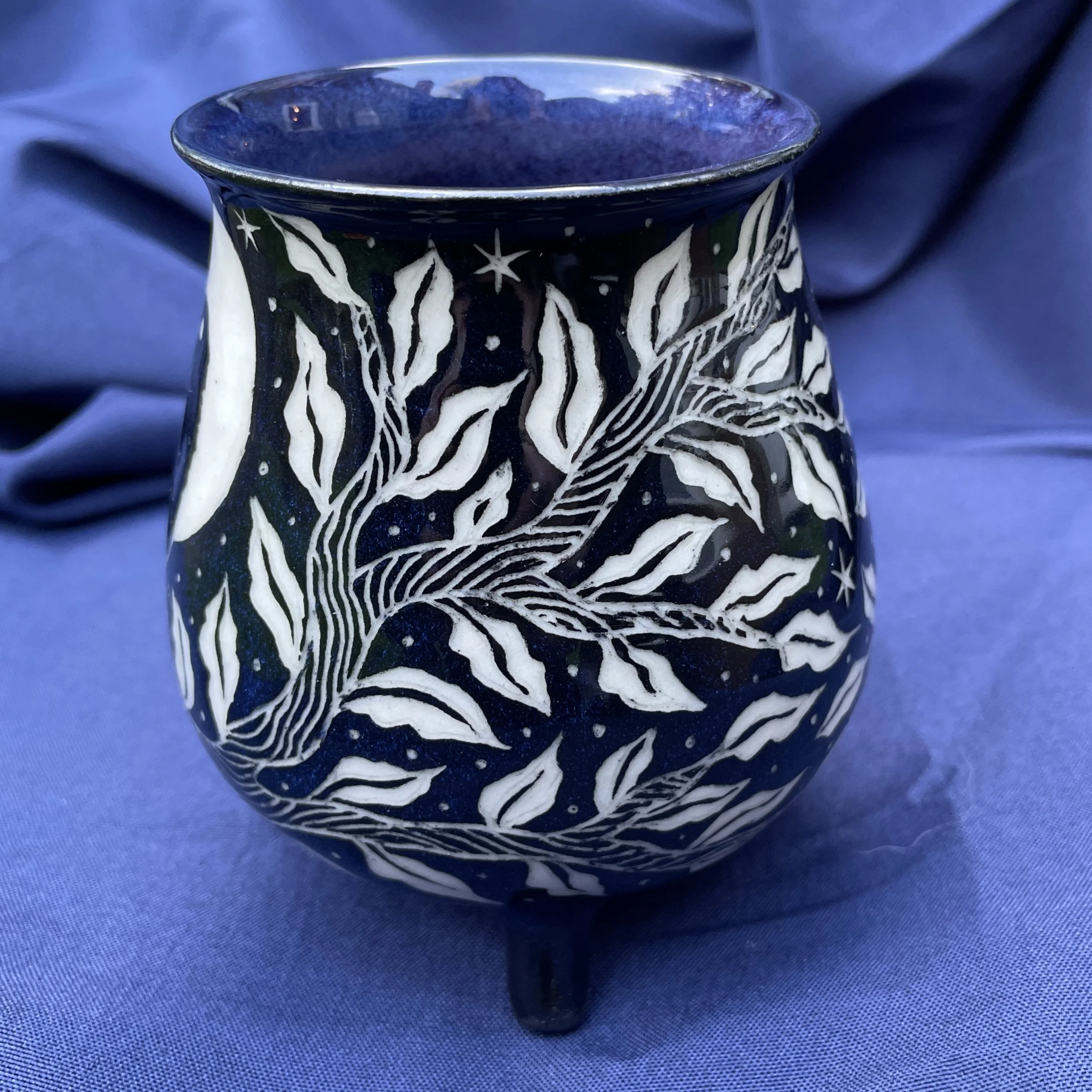 cauldron mug raven B 2.jpg