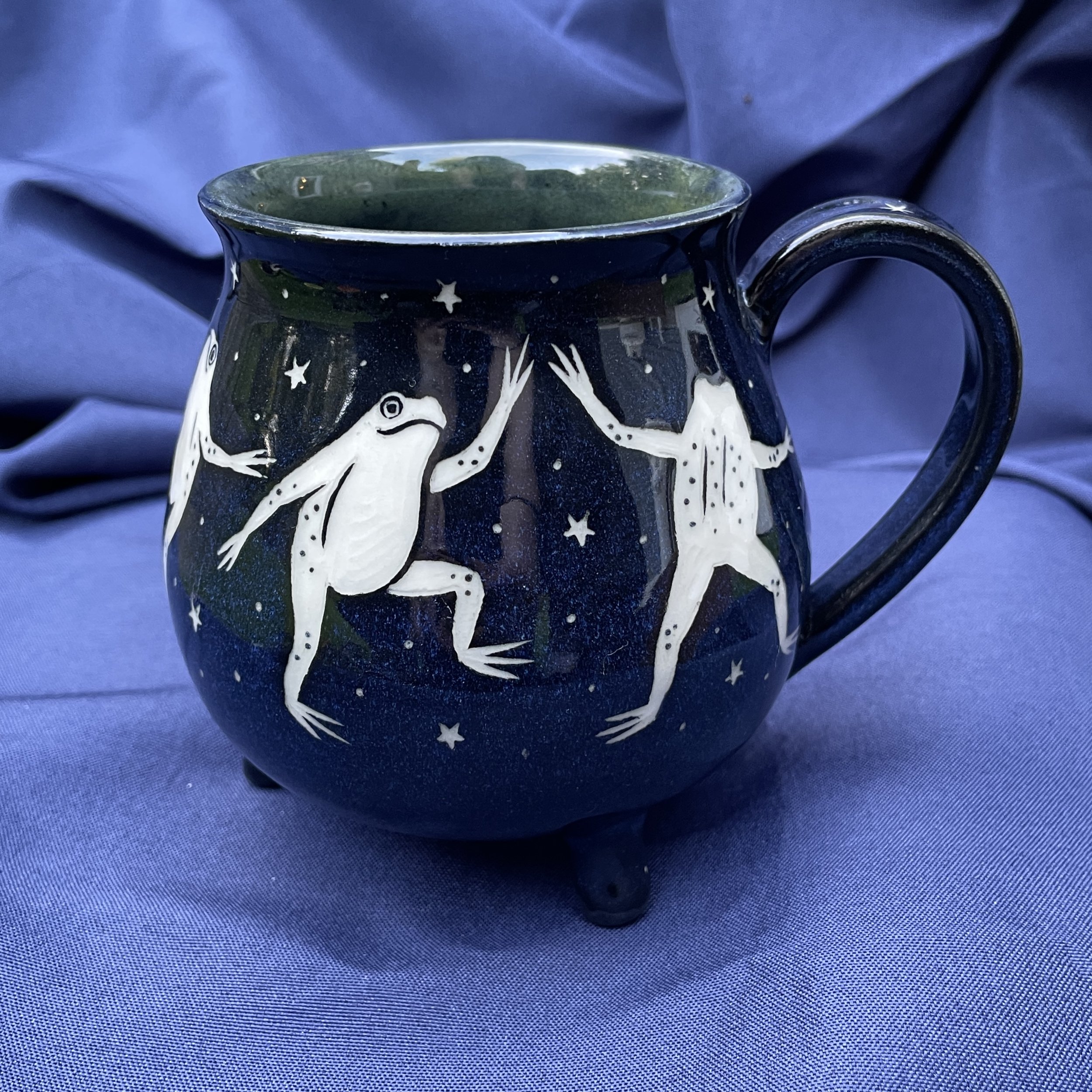 cauldron mug dancing frogs c 7.jpg