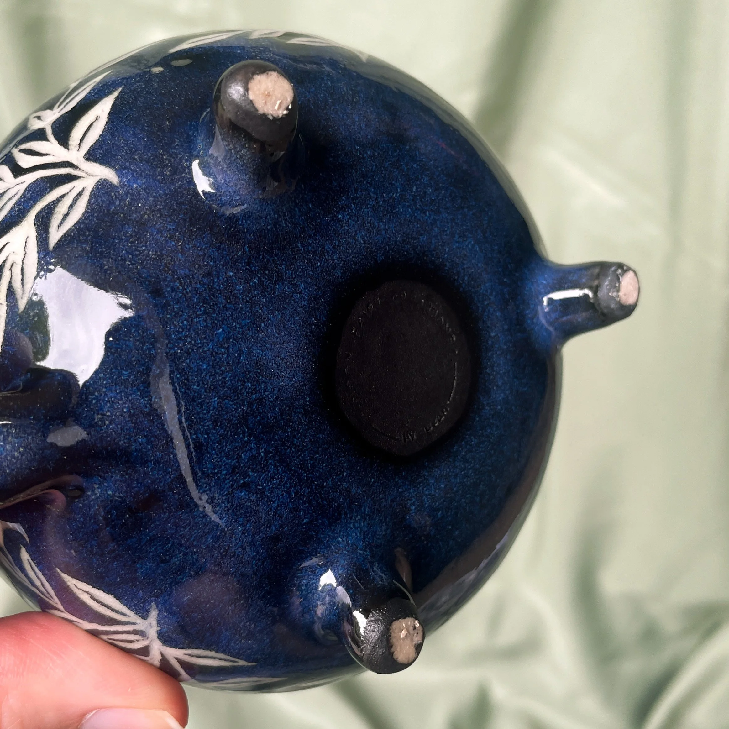 bat cauldron mug b bottom feet.JPEG
