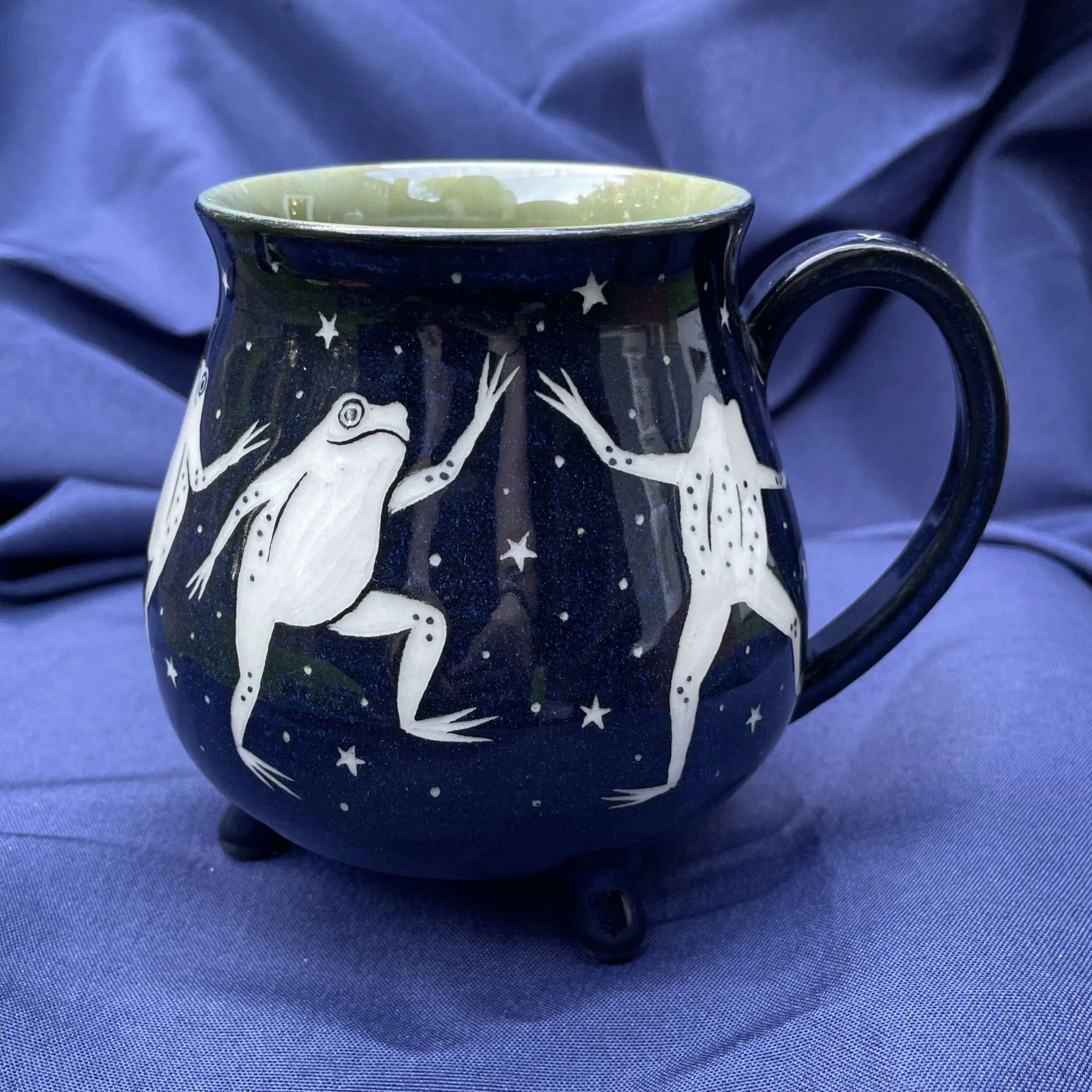 cauldron mug dancing frogs b 7.jpg