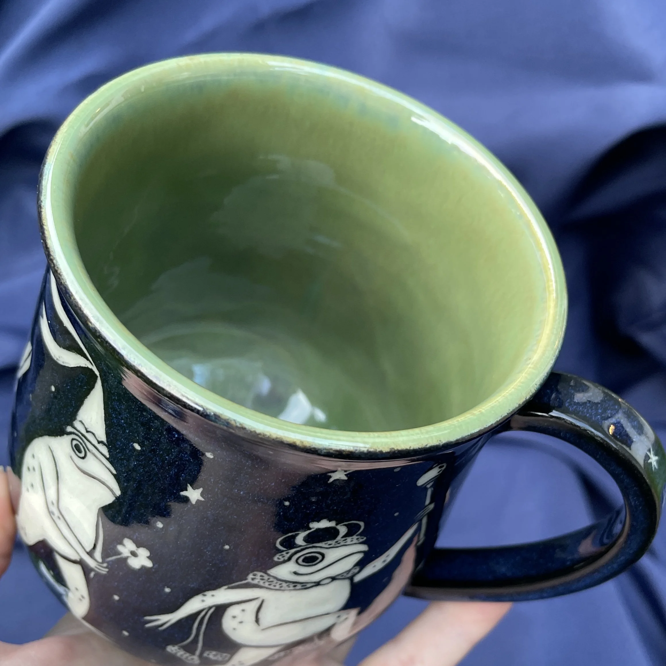 mug medieval frogs a 3.jpg