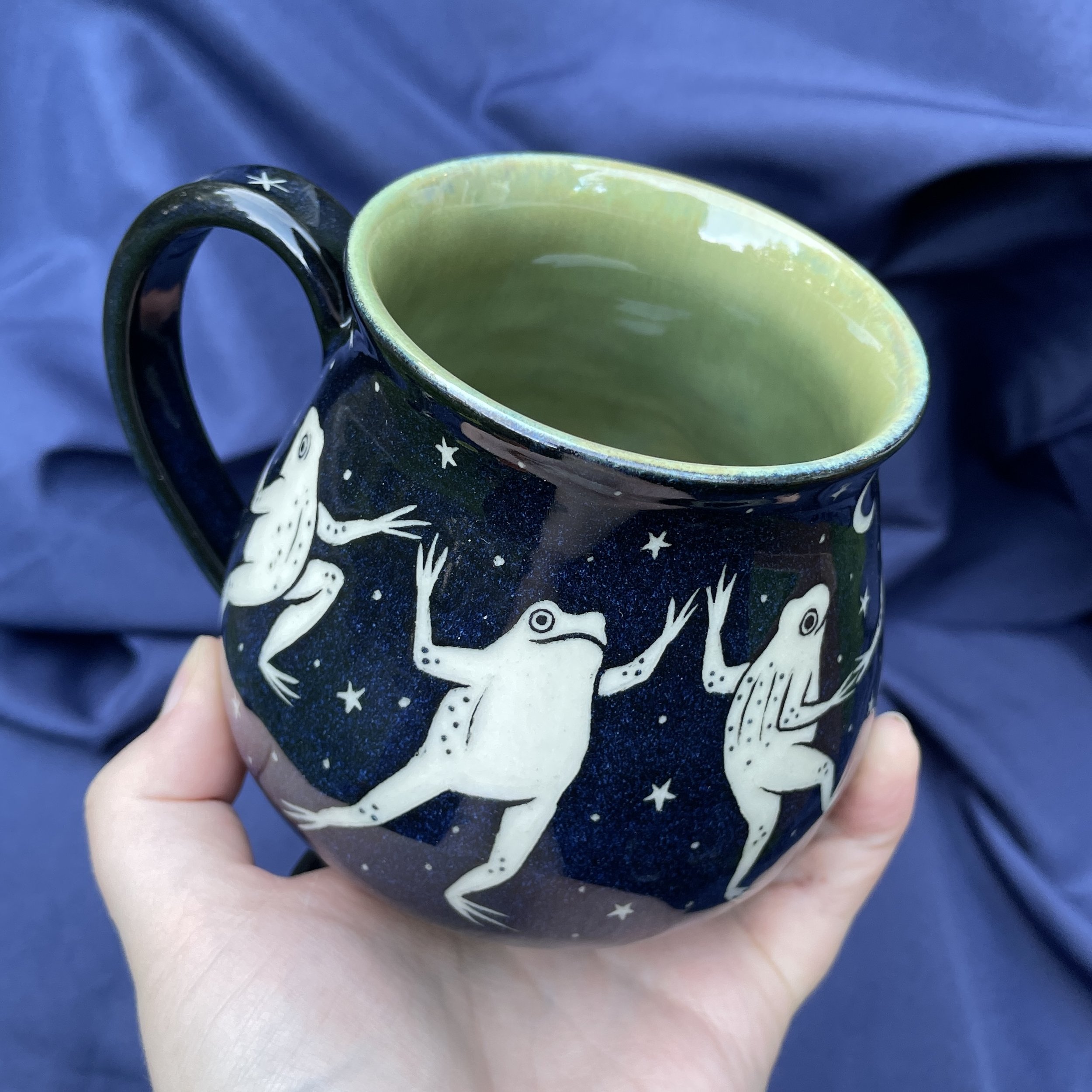 cauldron mug dancing frogs b 1.jpg