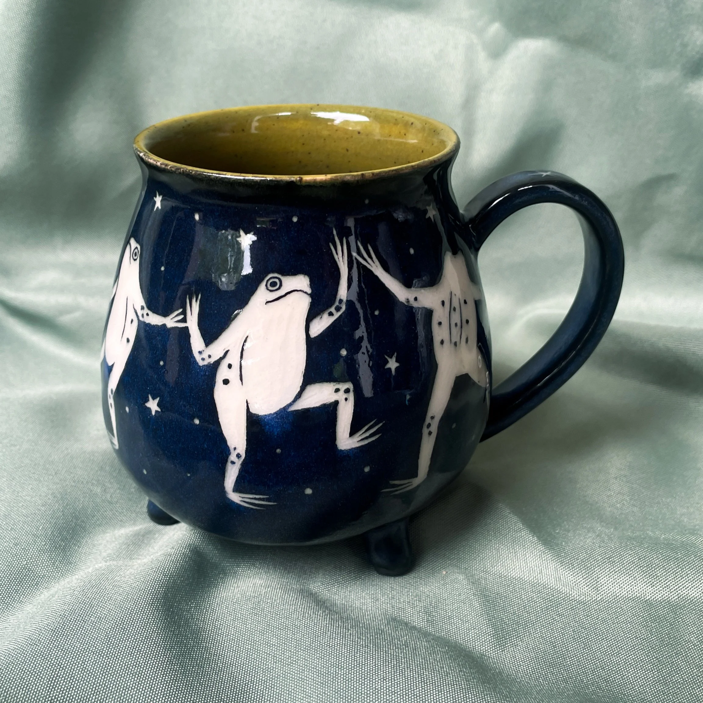 dancing frog cauldron mug c sideview 4.JPEG