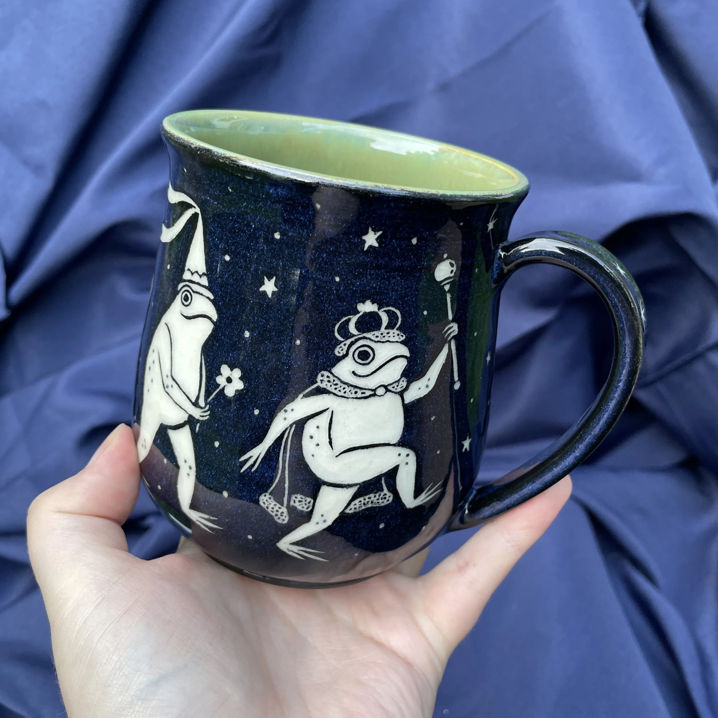 mug medieval frogs a 2.jpg
