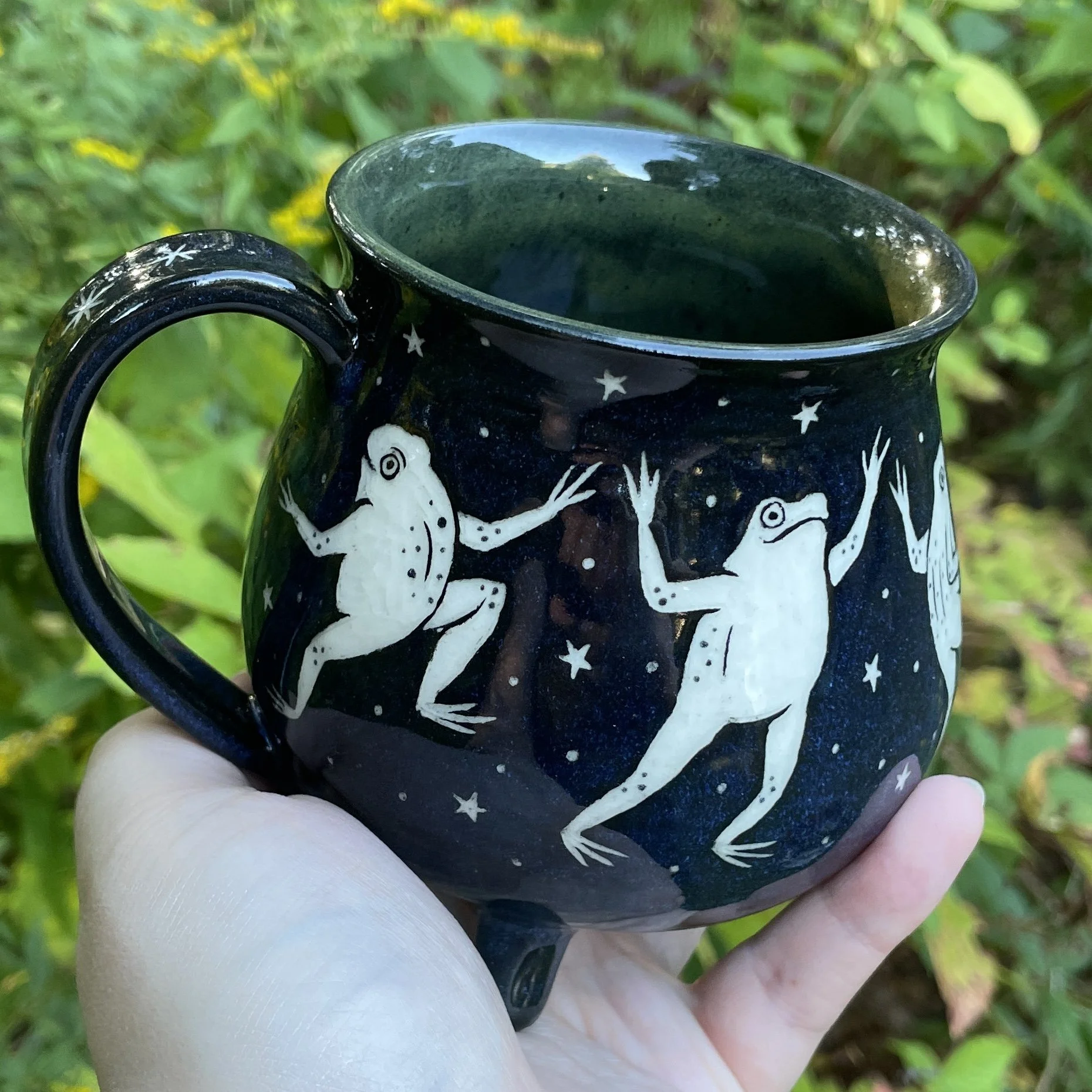 Cauldron Mug - Dancing Frogs A