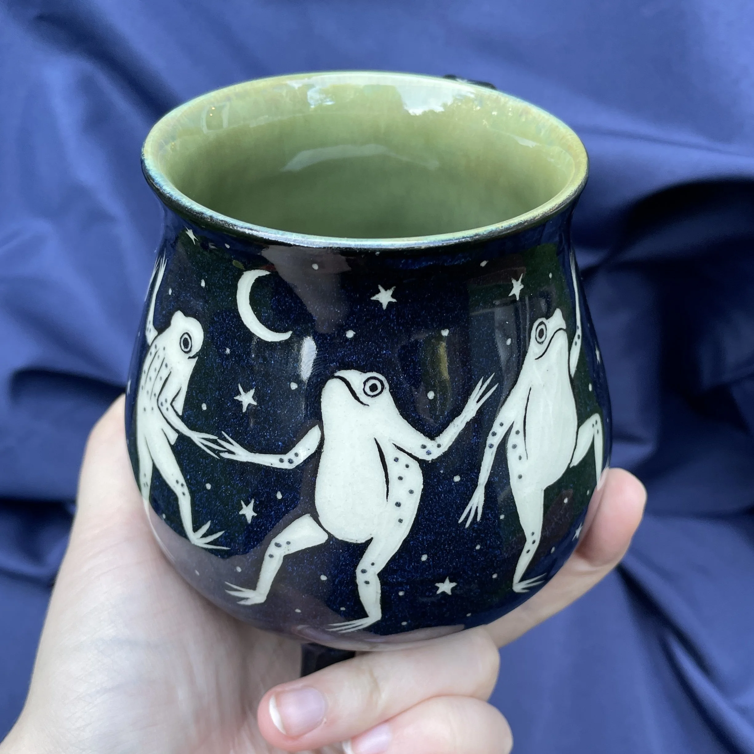 cauldron mug dancing frogs b 2.jpg