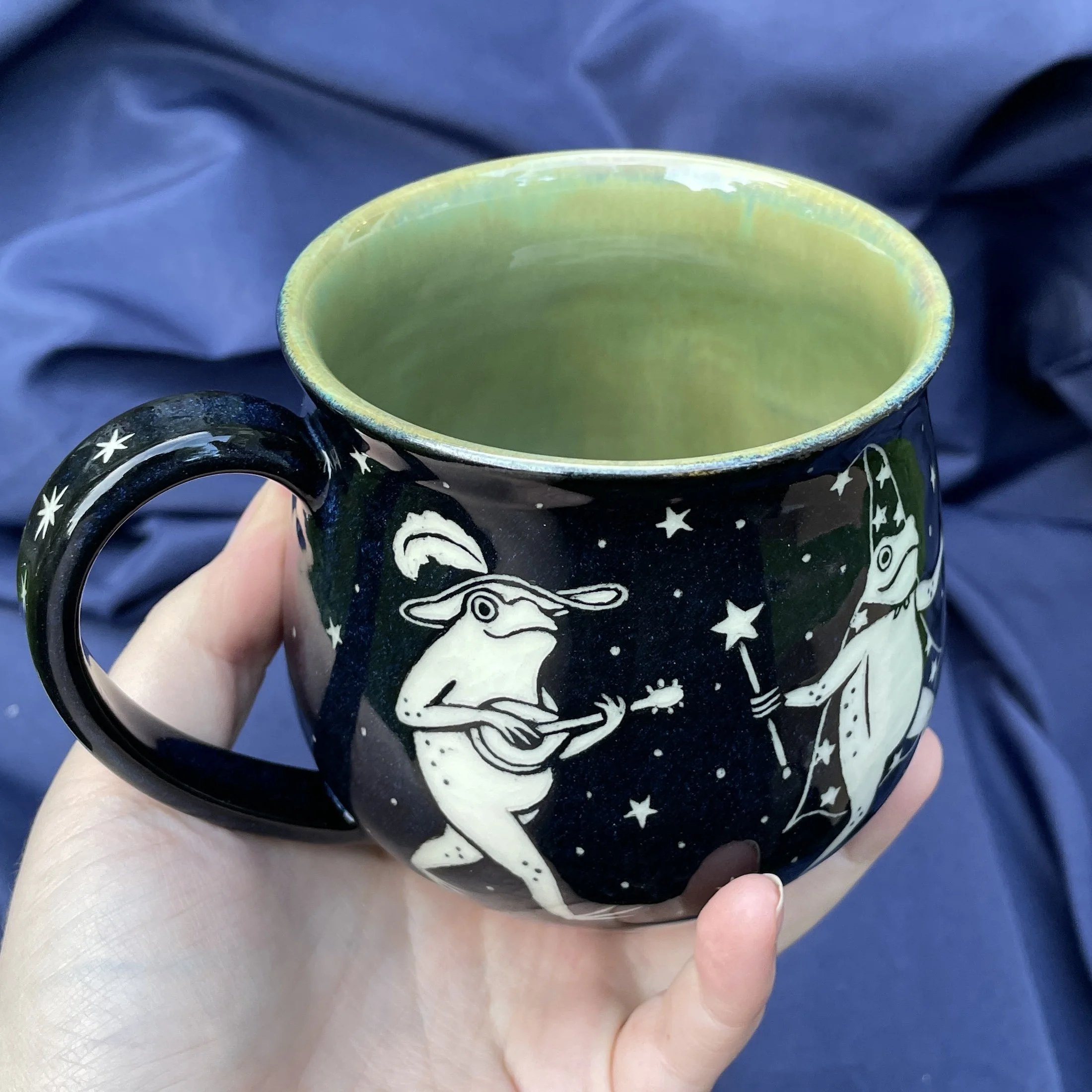 mug medieval frogs B 1.jpg