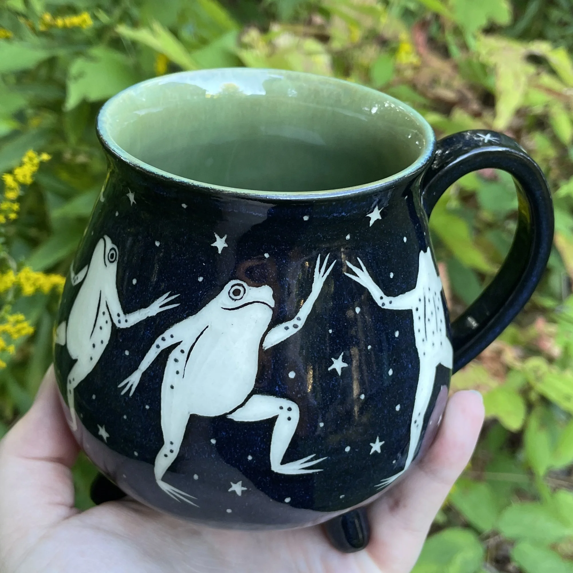 cauldron mug dancing frogs b 11.jpg