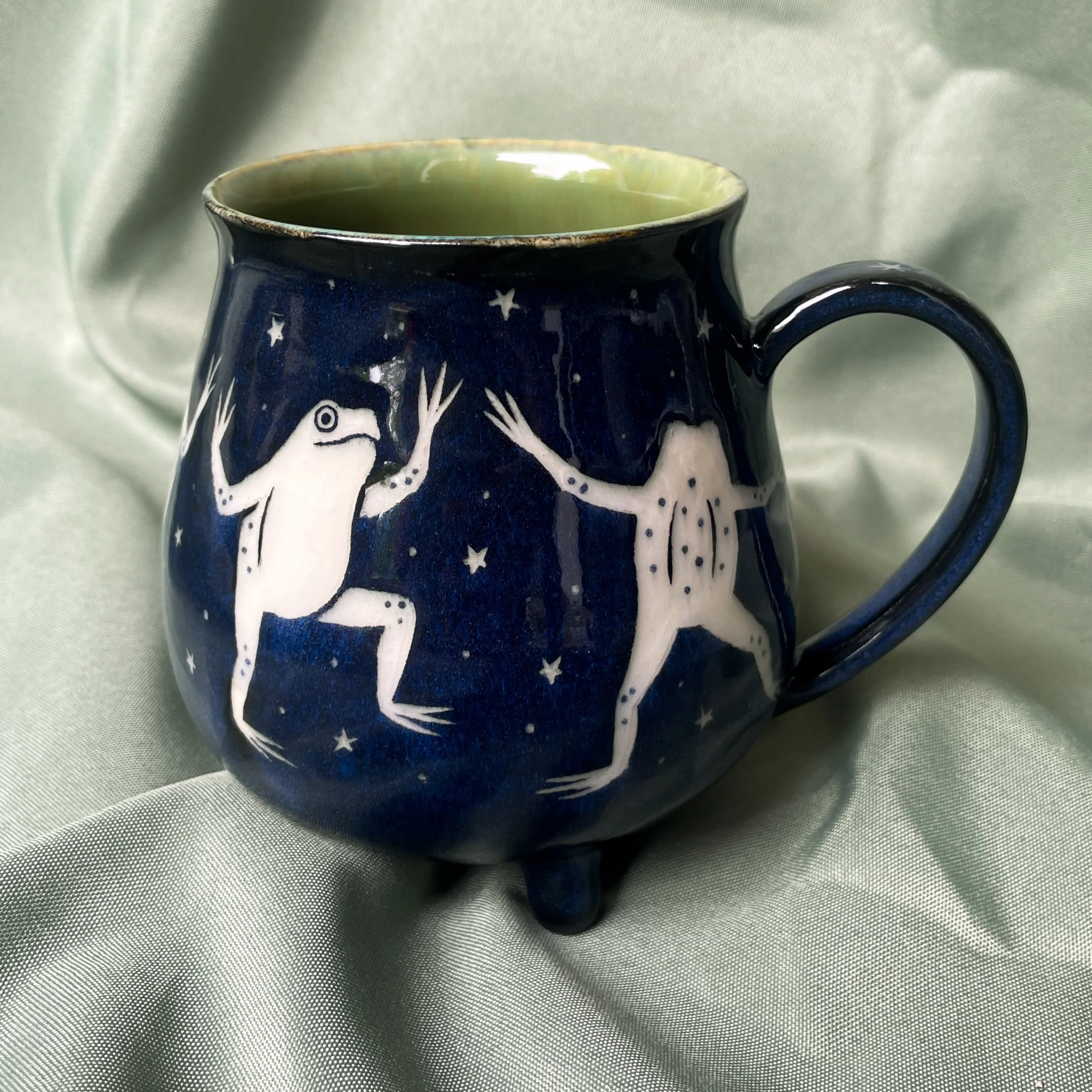 dancing frog cauldron mug a sideview 4.JPEG