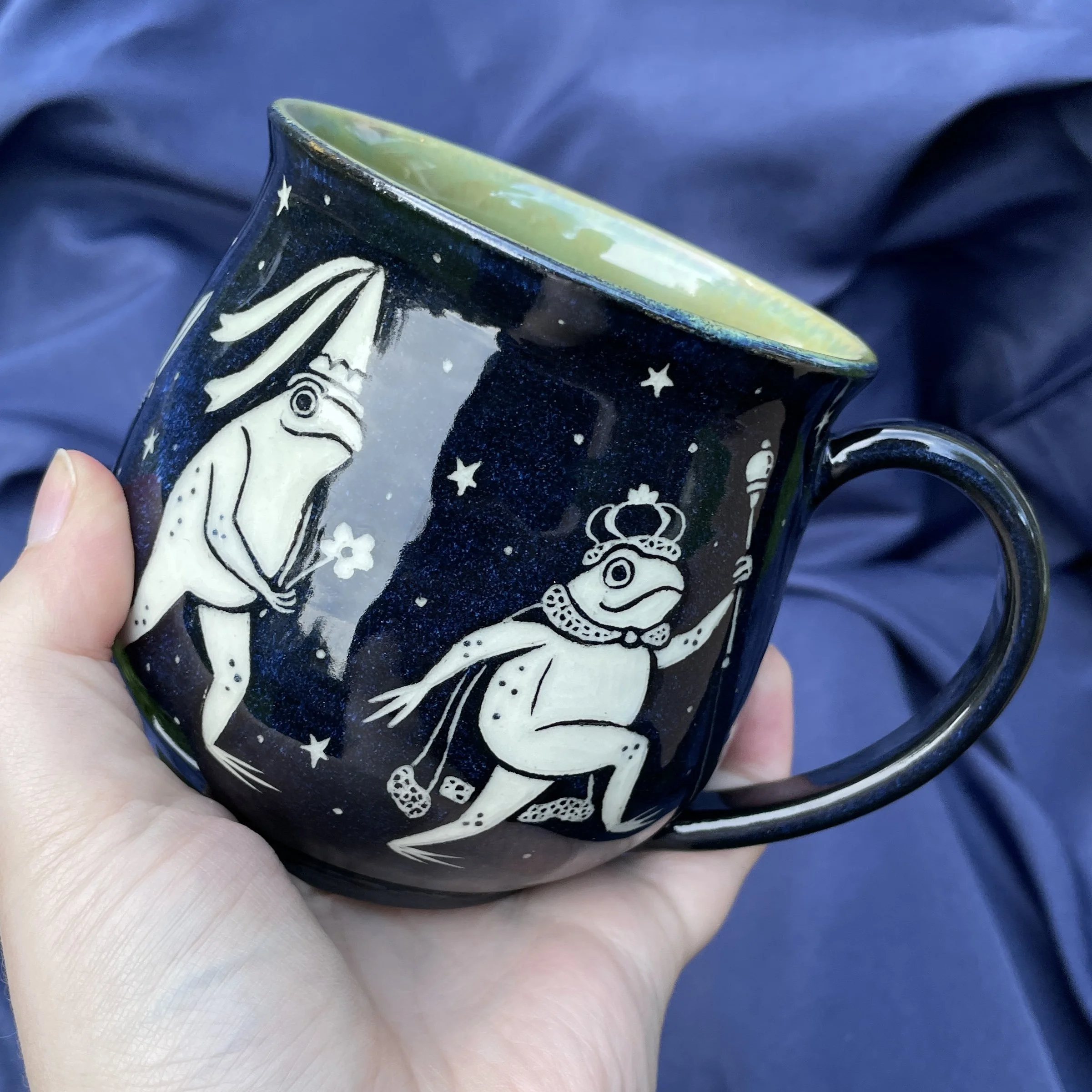 mug medieval frogs B 2.jpg