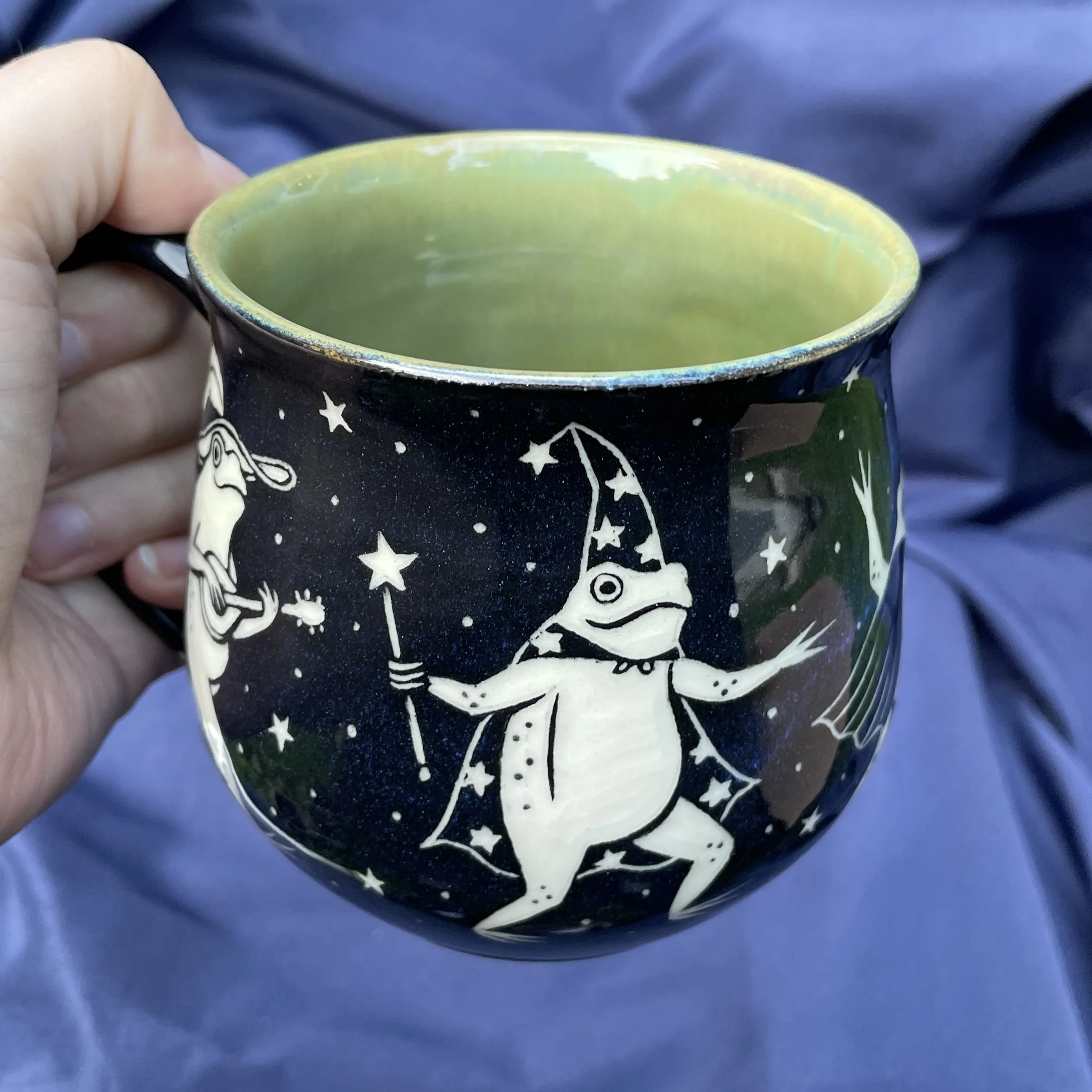 mug medieval frogs B 3.jpg