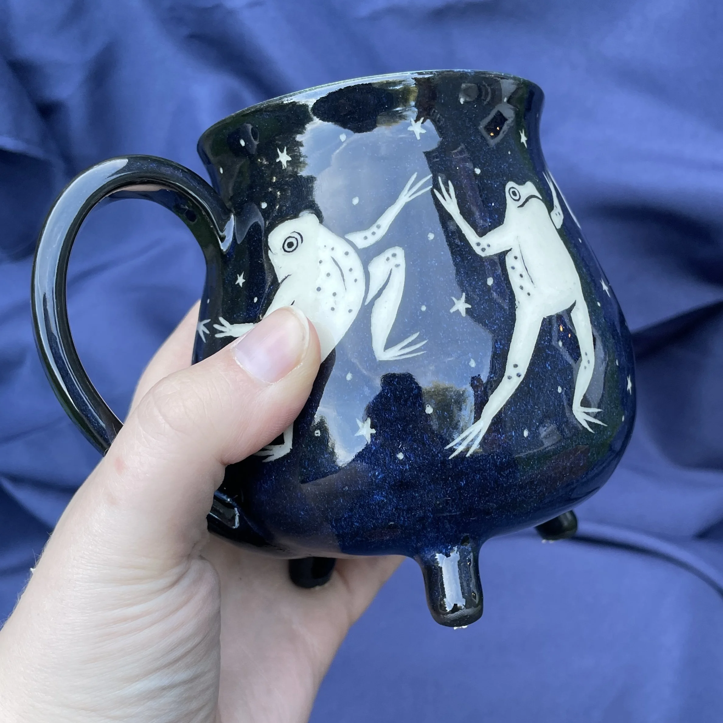cauldron mug dancing frogs b 3.jpg