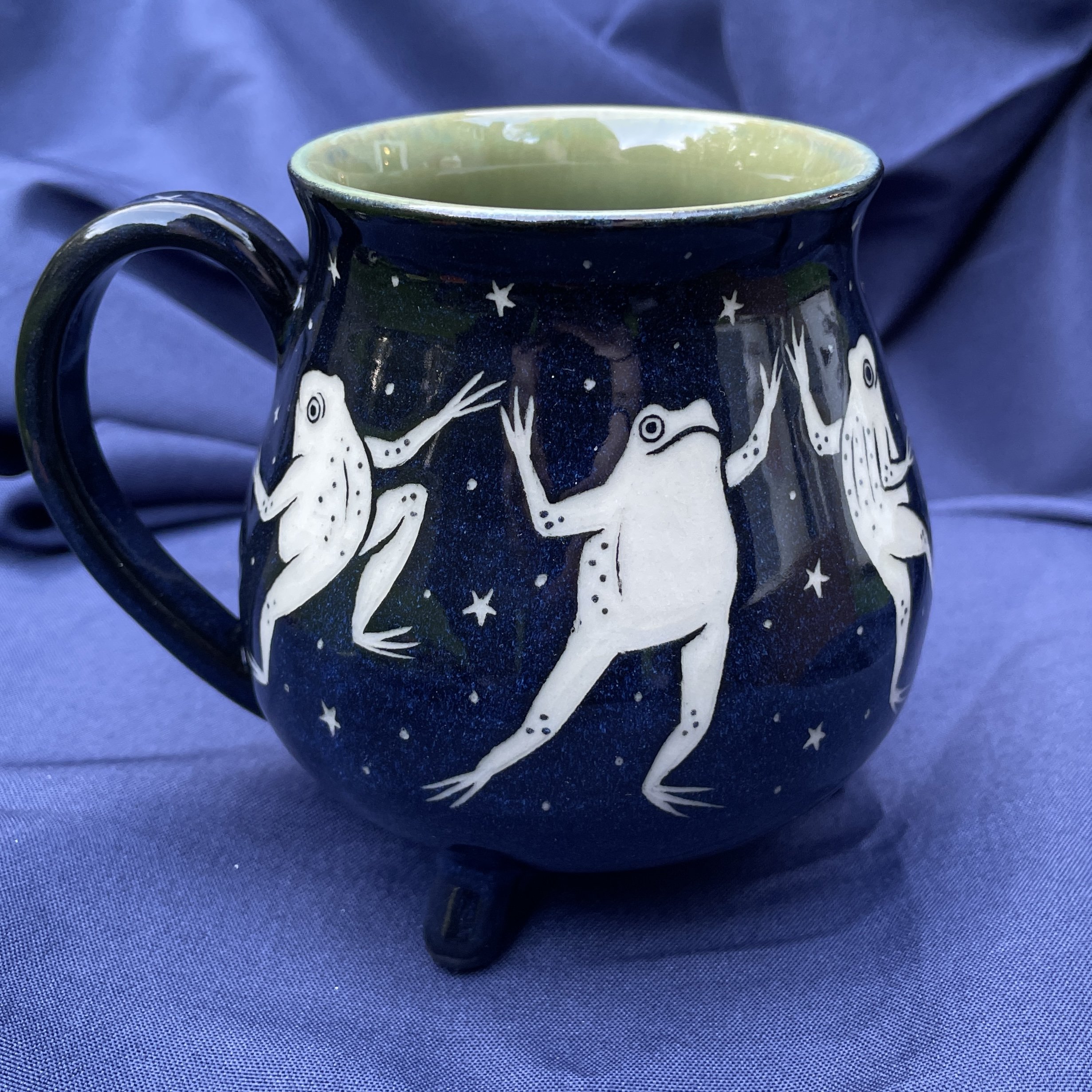 cauldron mug dancing frogs b 5.jpg