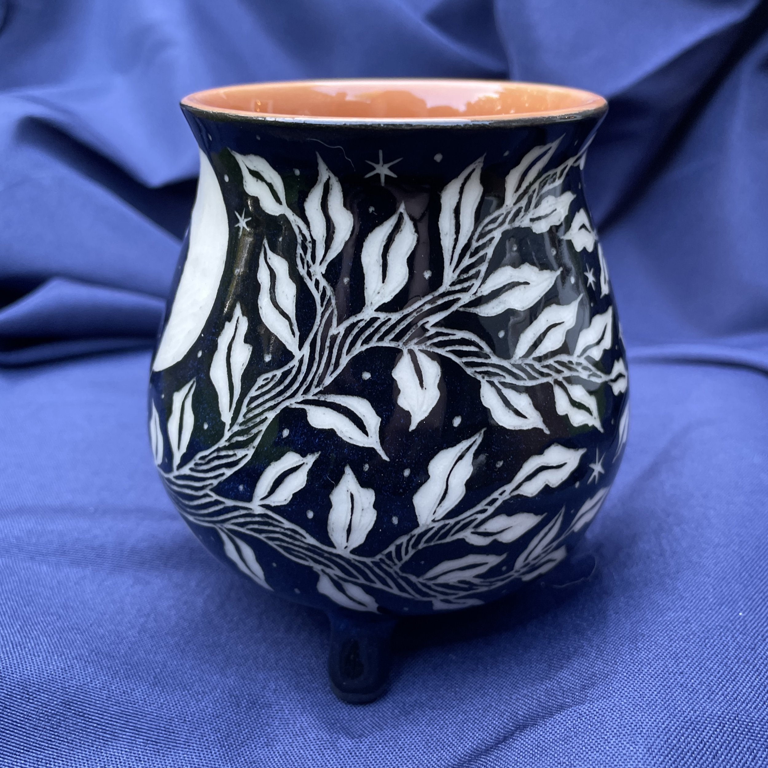 cauldron mug raven A 2.jpg