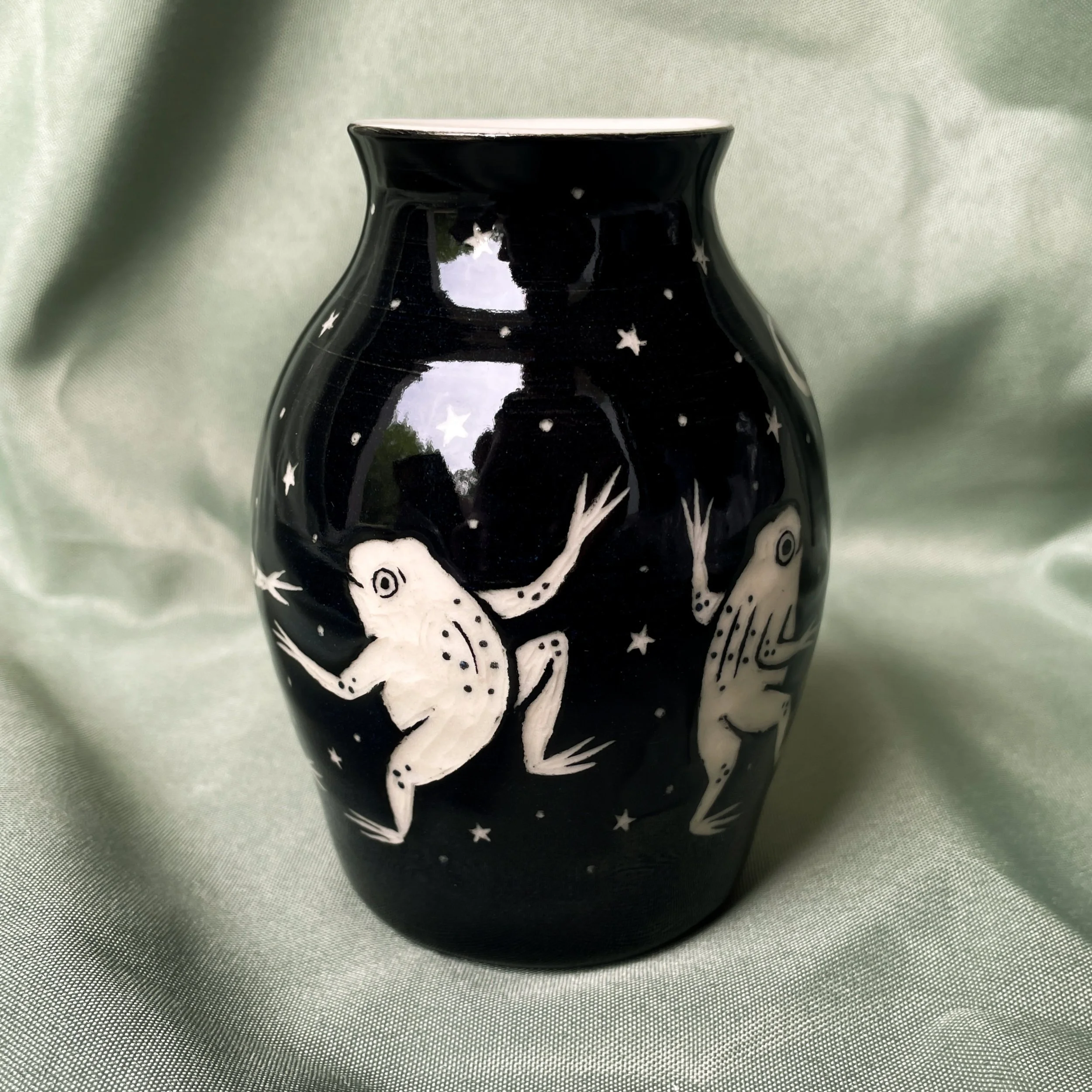 dancing frog vase 4.JPEG